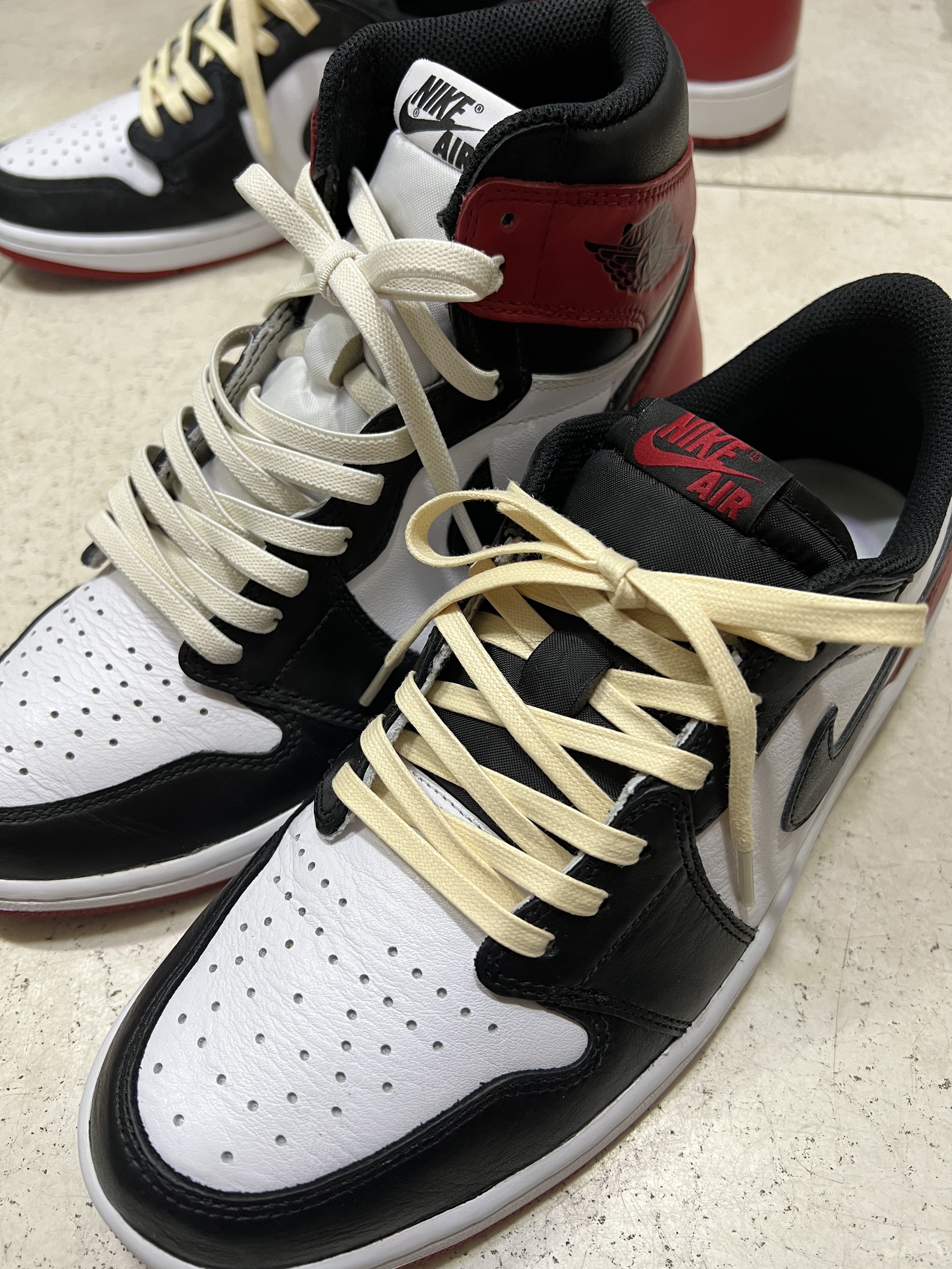 Jordan 1 Retro Low OG Black Toe, (GS) Jordan 1 Retro Low OG Black Toe 착용 스타일 - 3