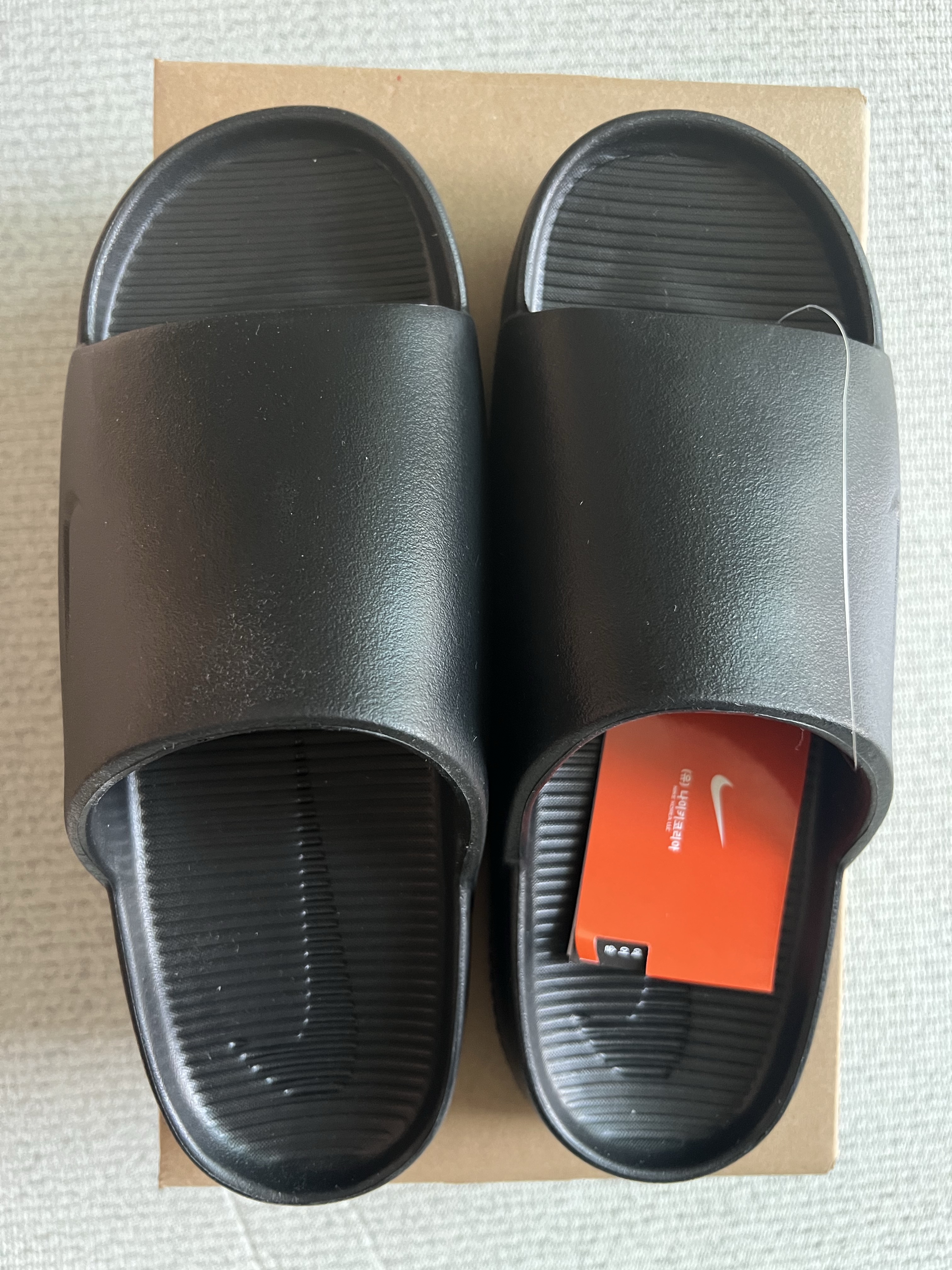 Nike Calm Slide Black 착용 스타일