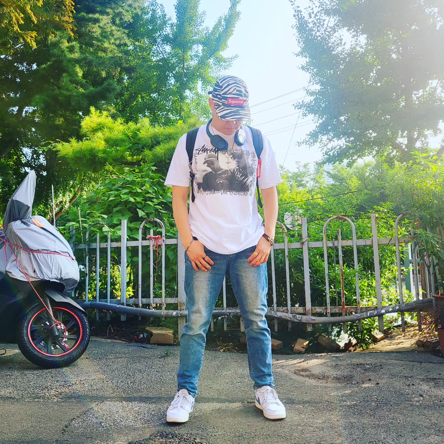 Supreme Washed Chino Twill Camp Cap Zebra - 22FW, Stussy x Gang Starr Take It Personal T-Shirt White 착용 스타일 - 2