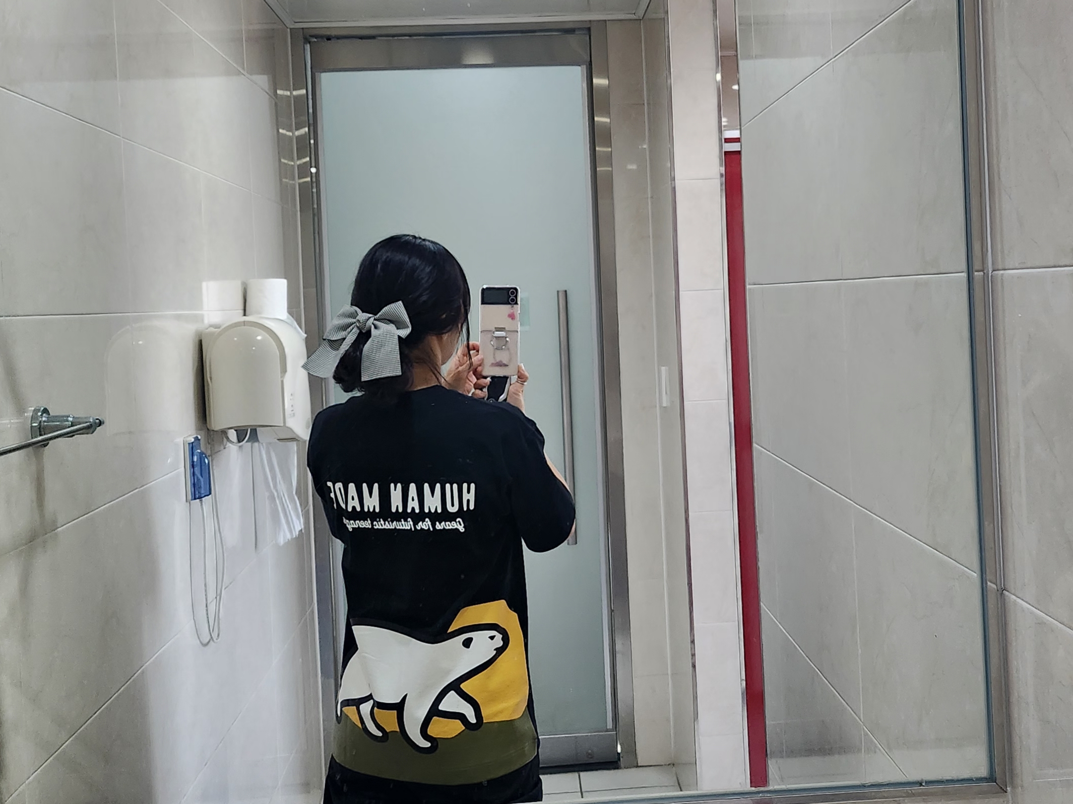 Human Made Graphic T-Shirt Black 착용 스타일 - 2