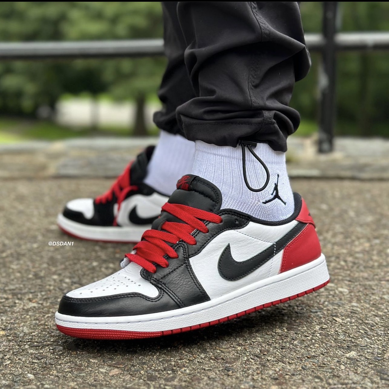 Jordan 1 Retro Low OG Black Toe 착용 스타일 - 2