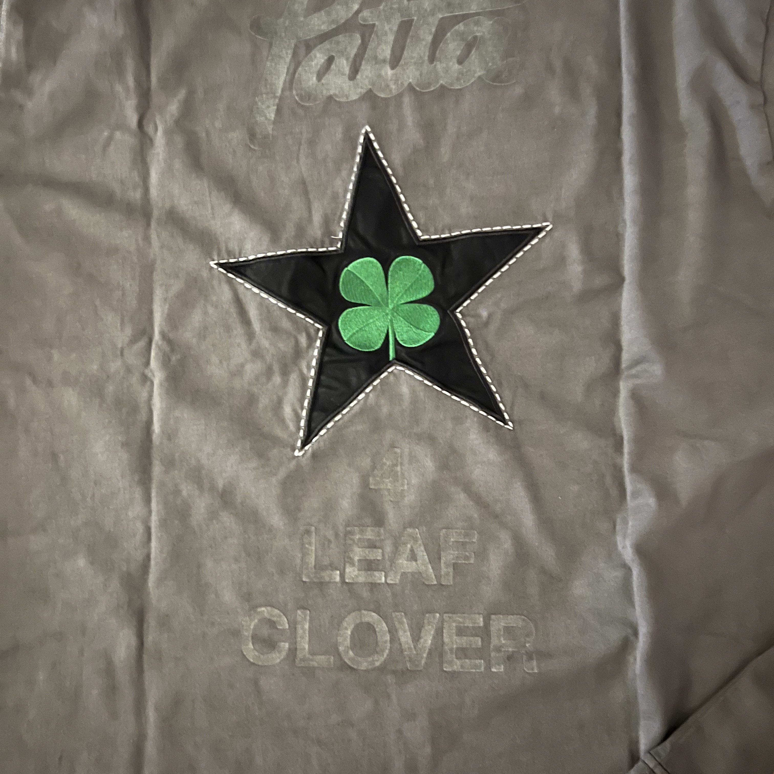 Converse x Patta Four Leaf Clover Short Sleeve T-Shirt Black 착용 스타일