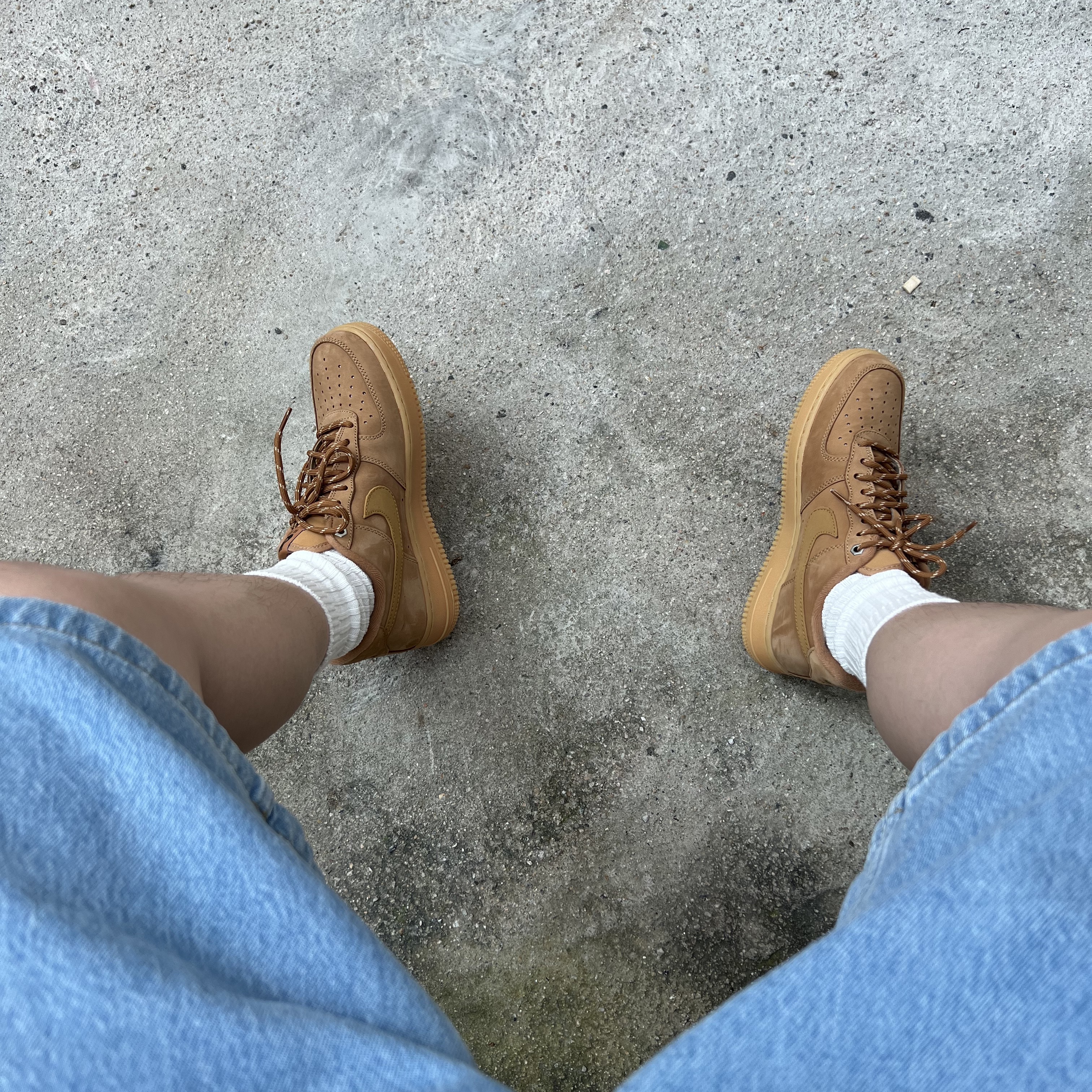 Nike Air Force 1 '07 WB Flax 착용 스타일