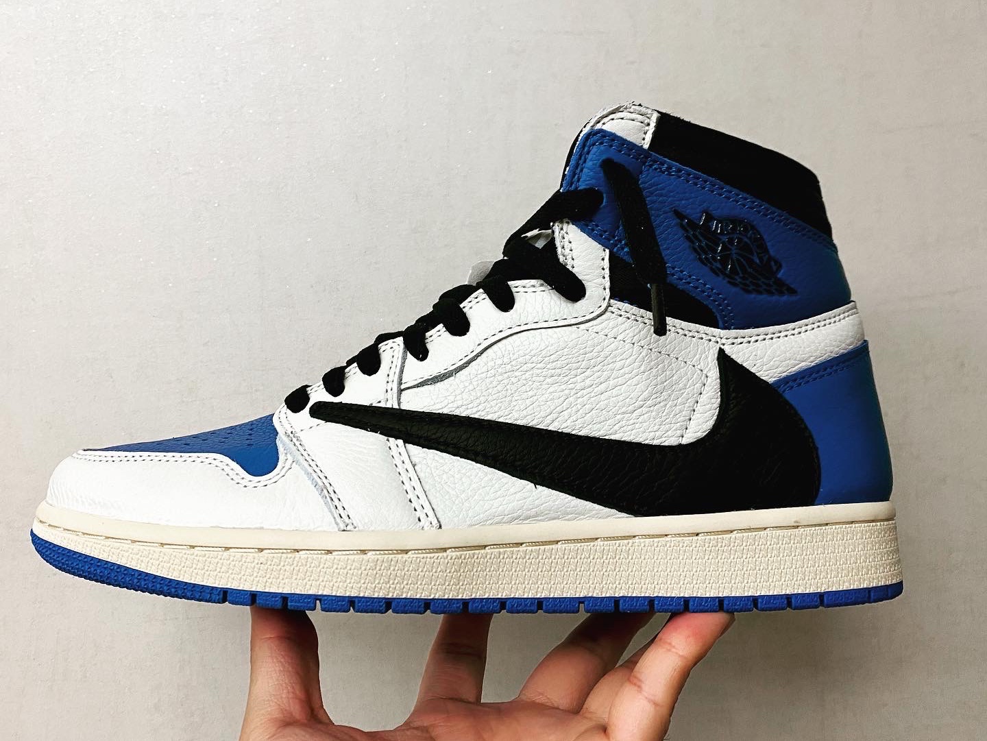 Jordan 1 x Travis Scott x Fragment Retro High OG SP Military Blue 착용 스타일 - 2