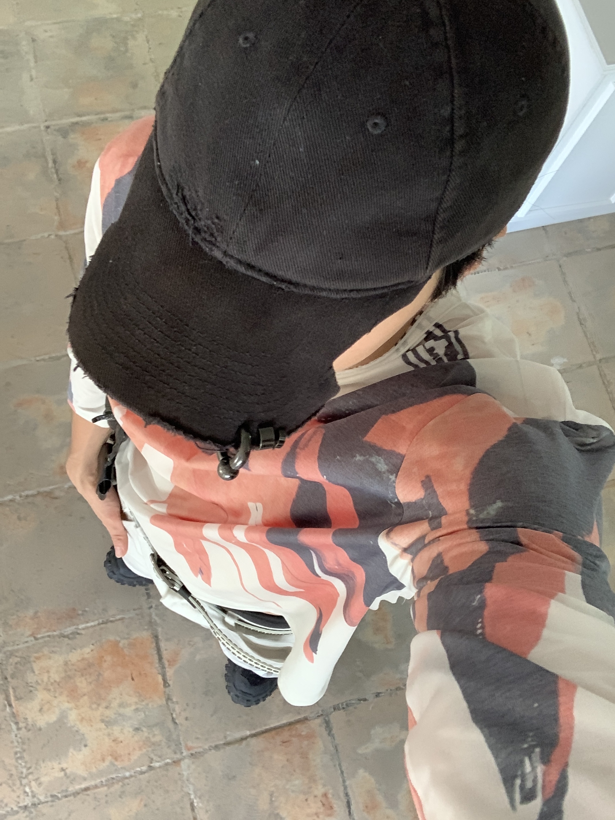 Balenciaga Heavy Piercing Cap Faded Black, Cartier Tank Must Watch Large Quartz Steel Calfskin Black 착용 스타일 - 3