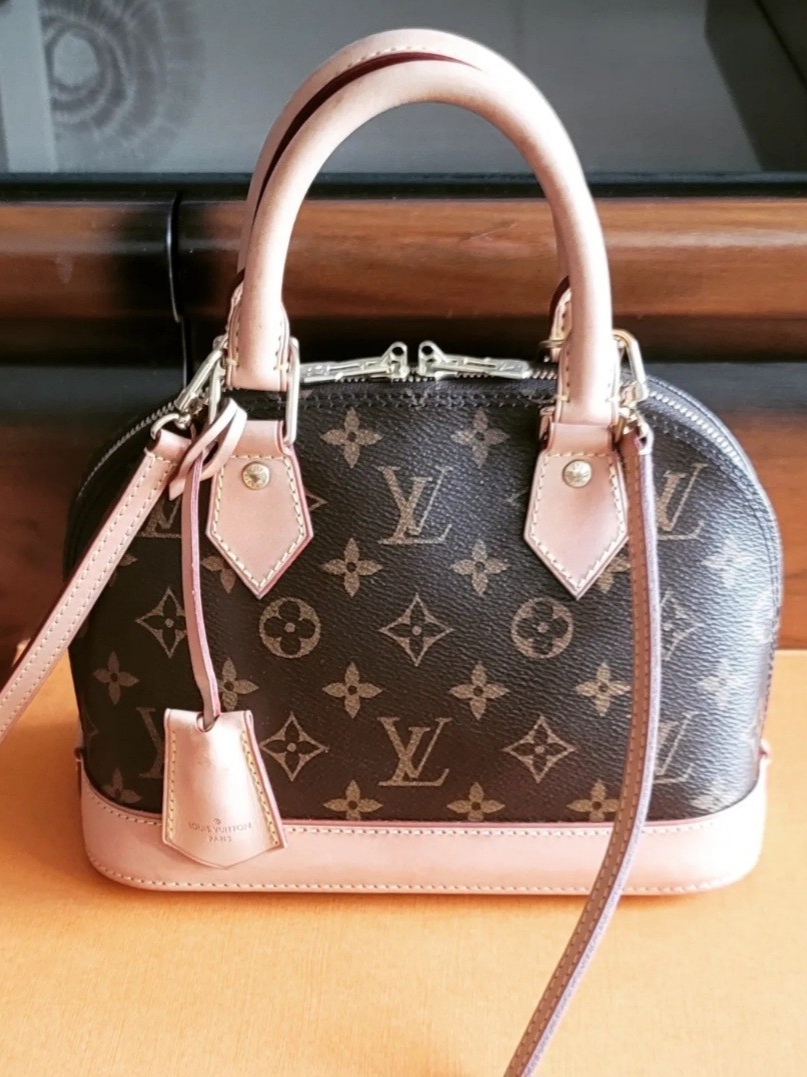 Louis Vuitton Diane Monogram Black, Louis Vuitton Alma BB Monogram 착용 스타일 - 3