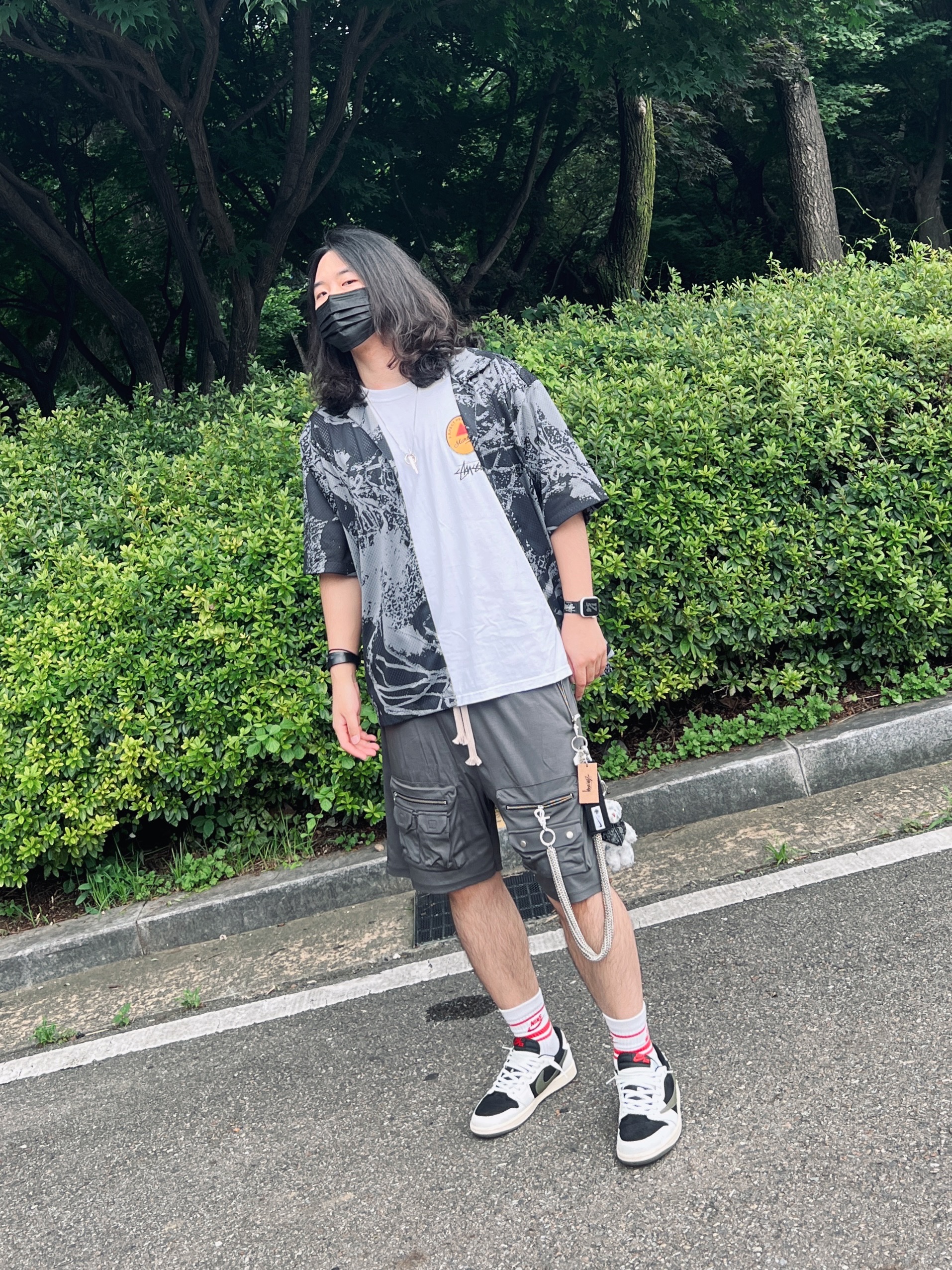 (W) Jordan 1 x Travis Scott Retro Low OG SP Medium Olive, Stussy x Martine Rose 40 WT T-Shirt 착용 스타일 - 1