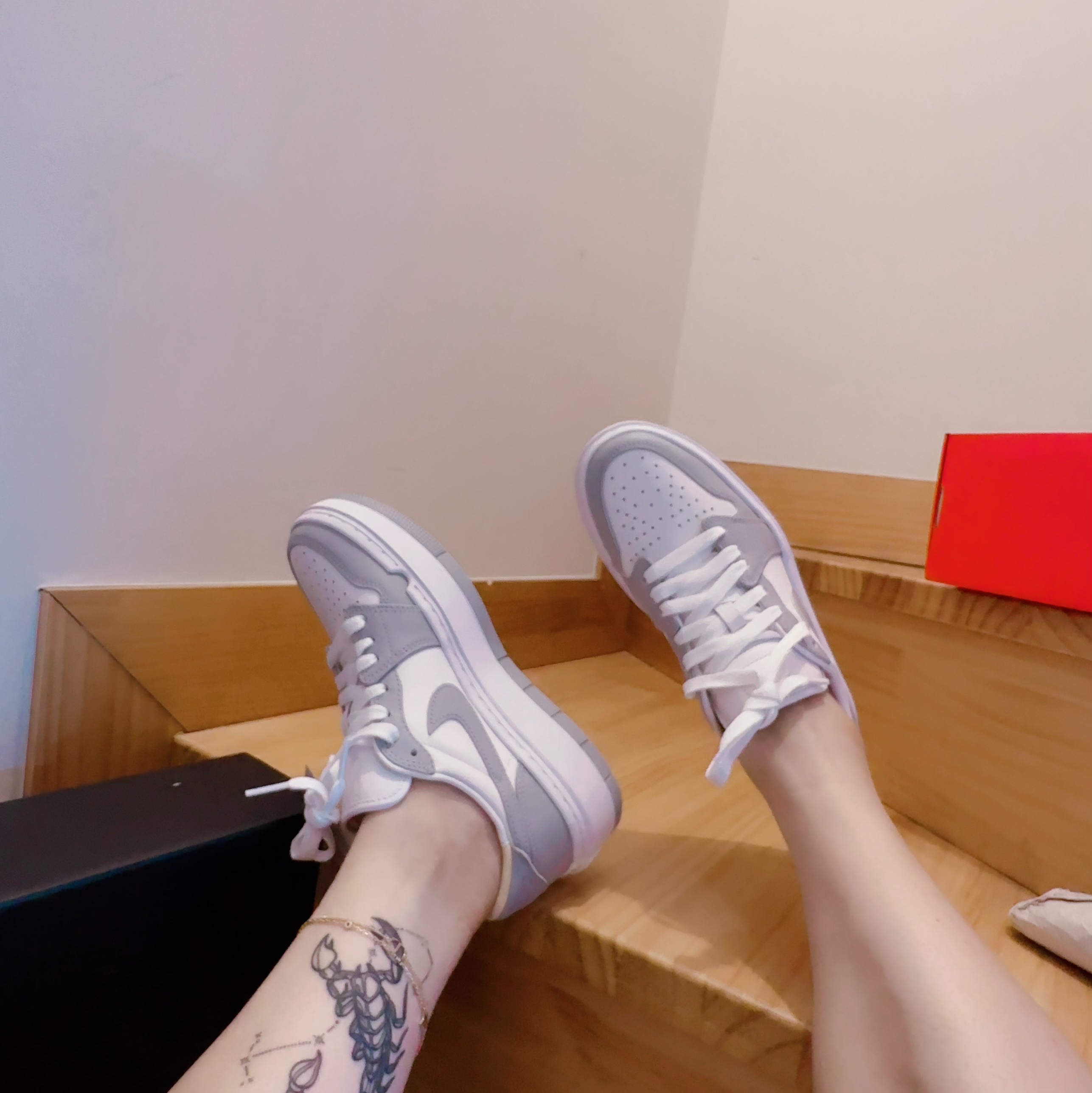 (W) Jordan 1 Elevate Low White and Wolf Grey 착용 스타일