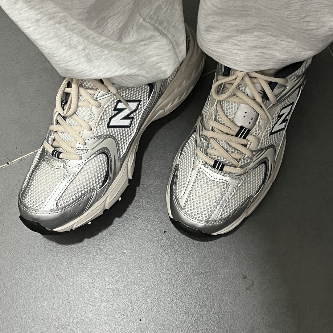 New Balance 530 Steel Grey 착용 스타일
