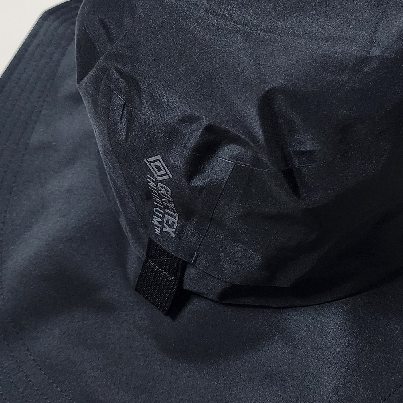 Nike ACG Apex Bucket Hat Black 착용 스타일 - 3