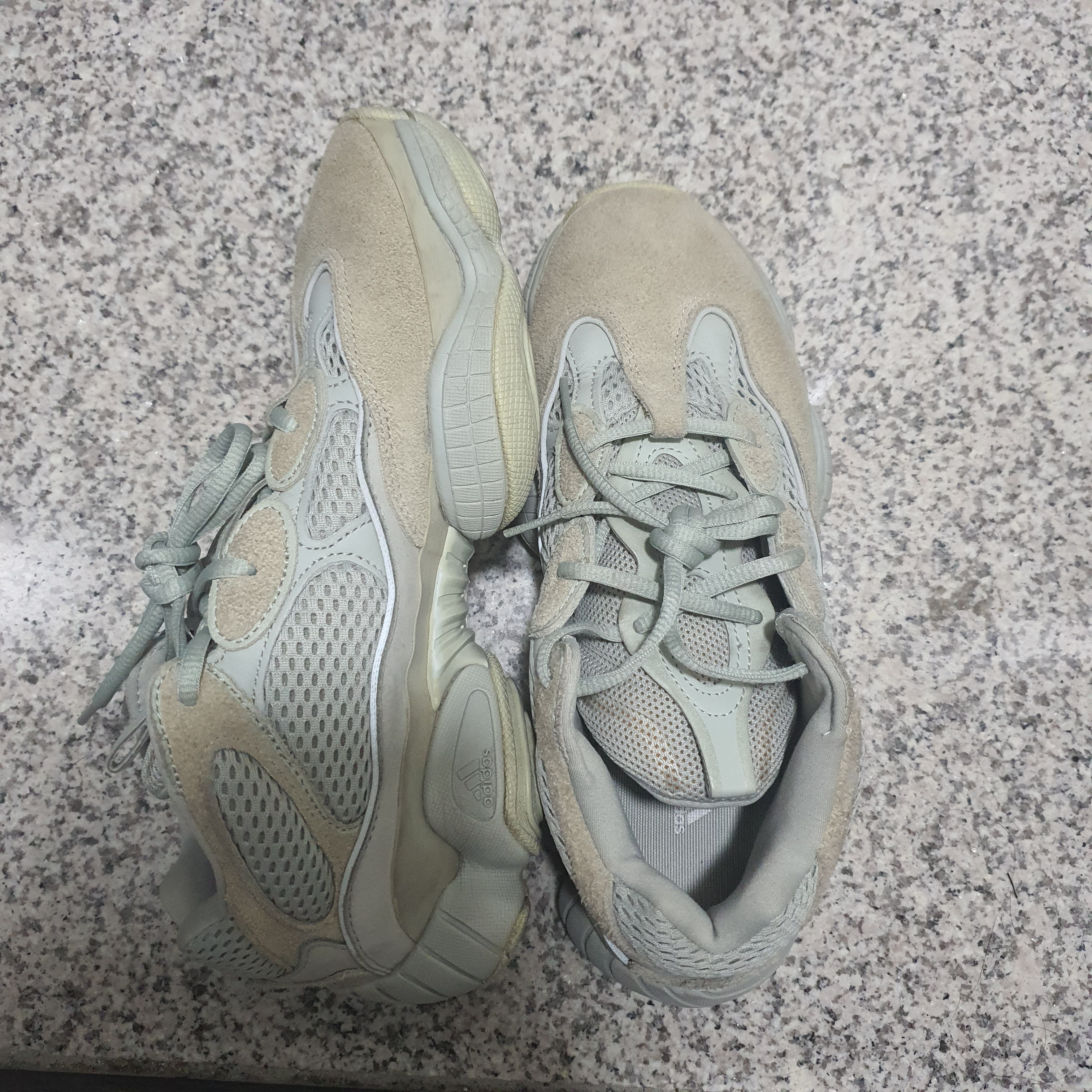 Adidas Yeezy 500 Salt 착용 스타일