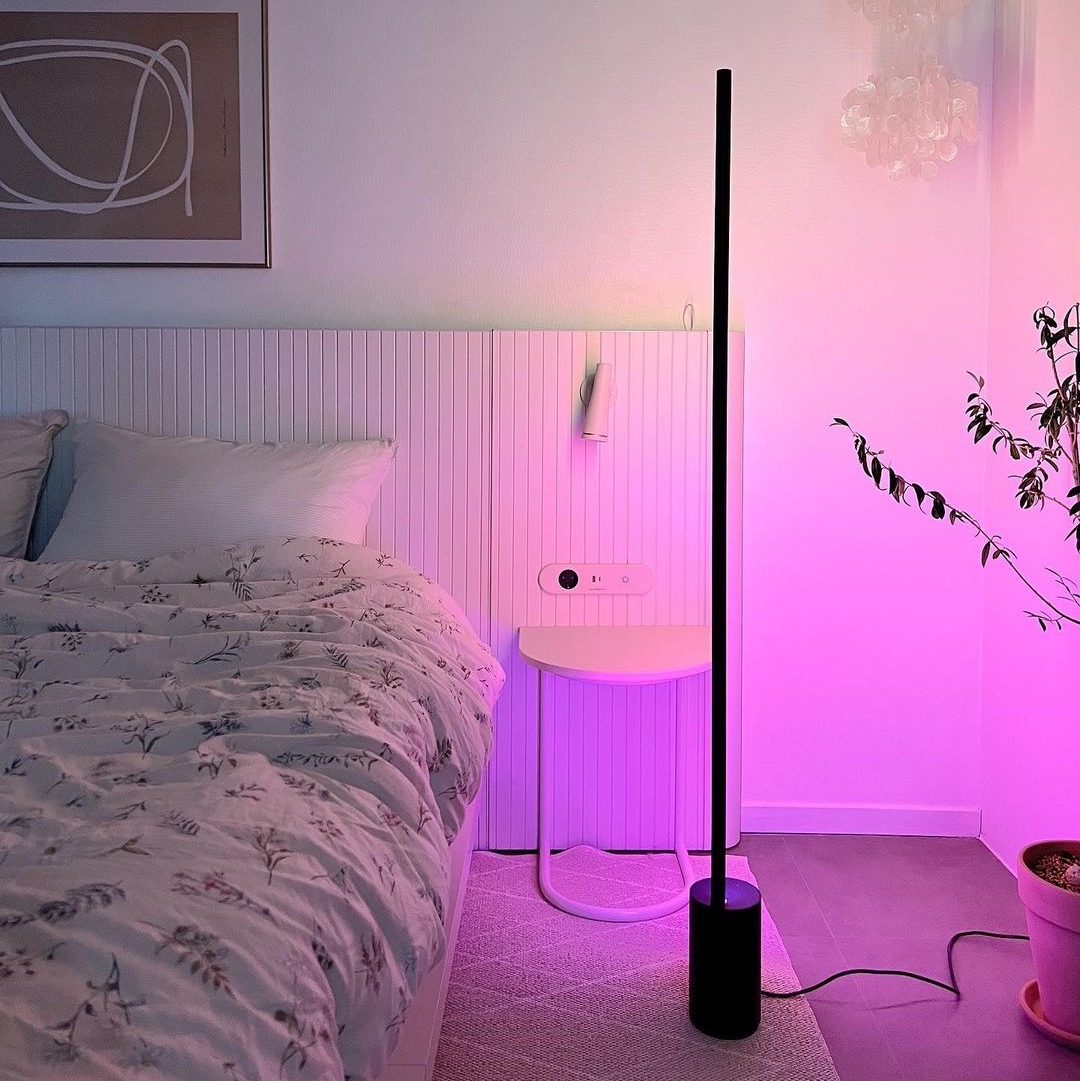 Philips Hue Gradient Signe floor 착용 스타일