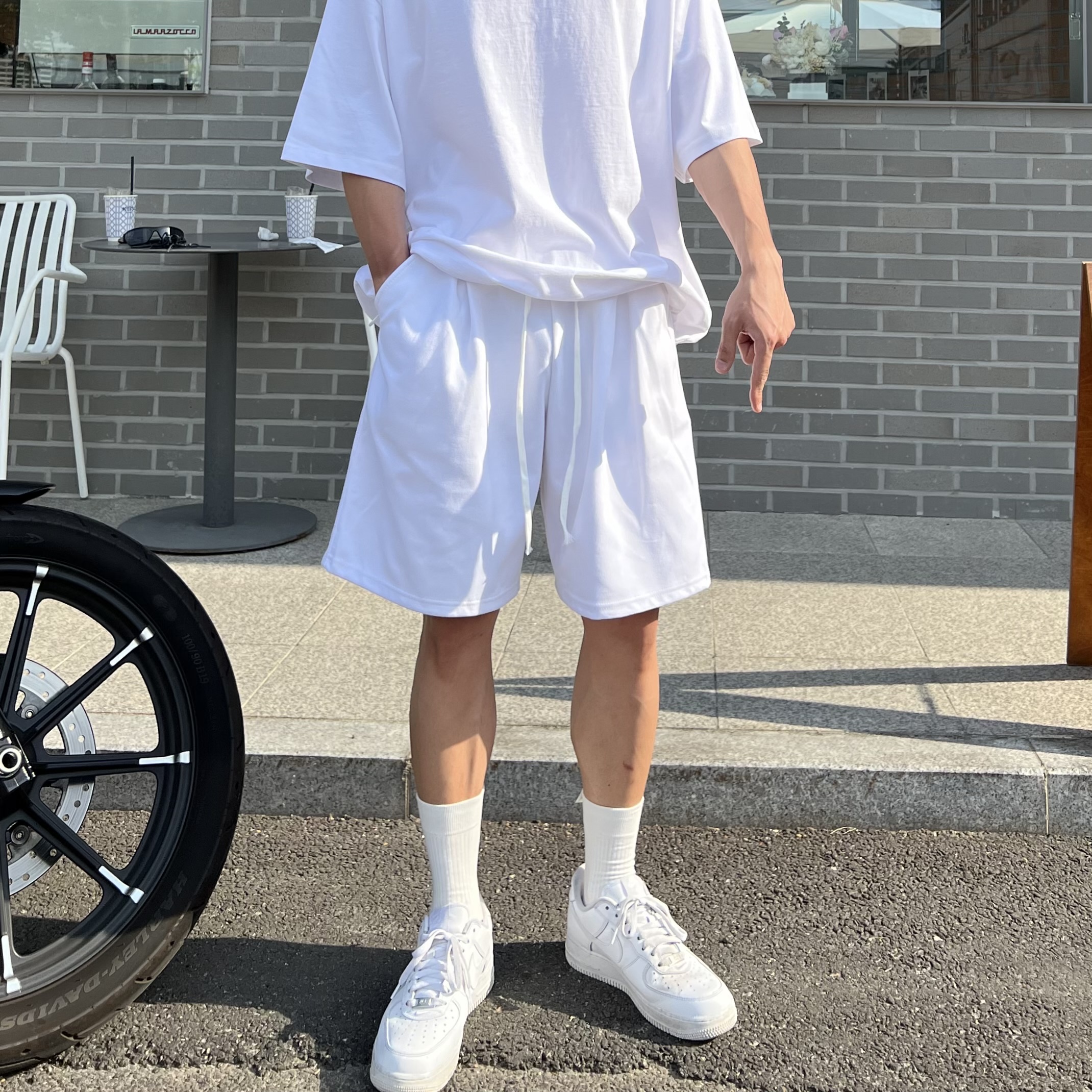 Nike Air Force 1 '07 Low White, Nike x Supreme Air Force 1 Low White 착용 스타일 - 1