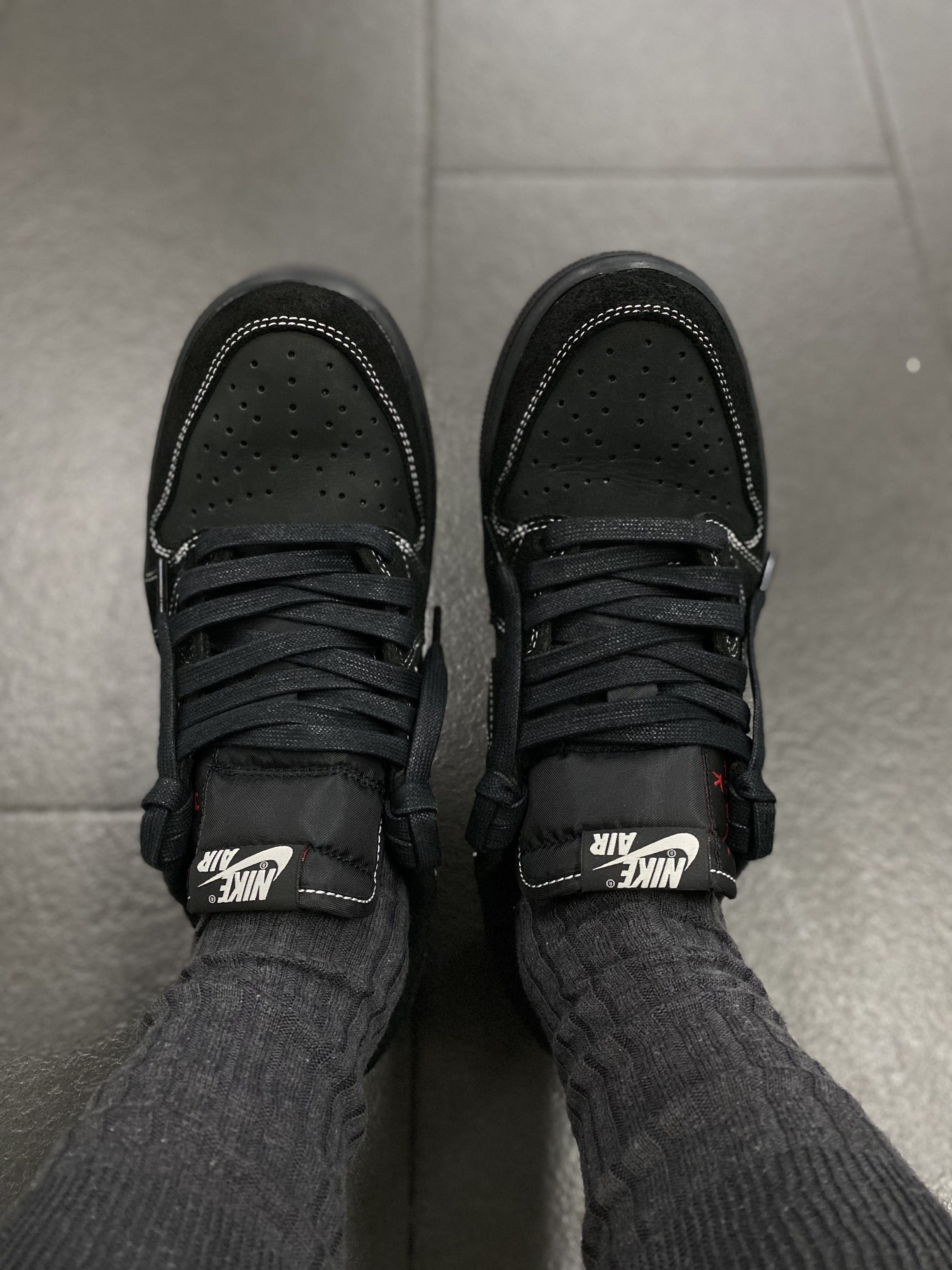 Jordan 1 x Travis Scott Retro Low OG SP Black Phantom 착용 스타일 - 1