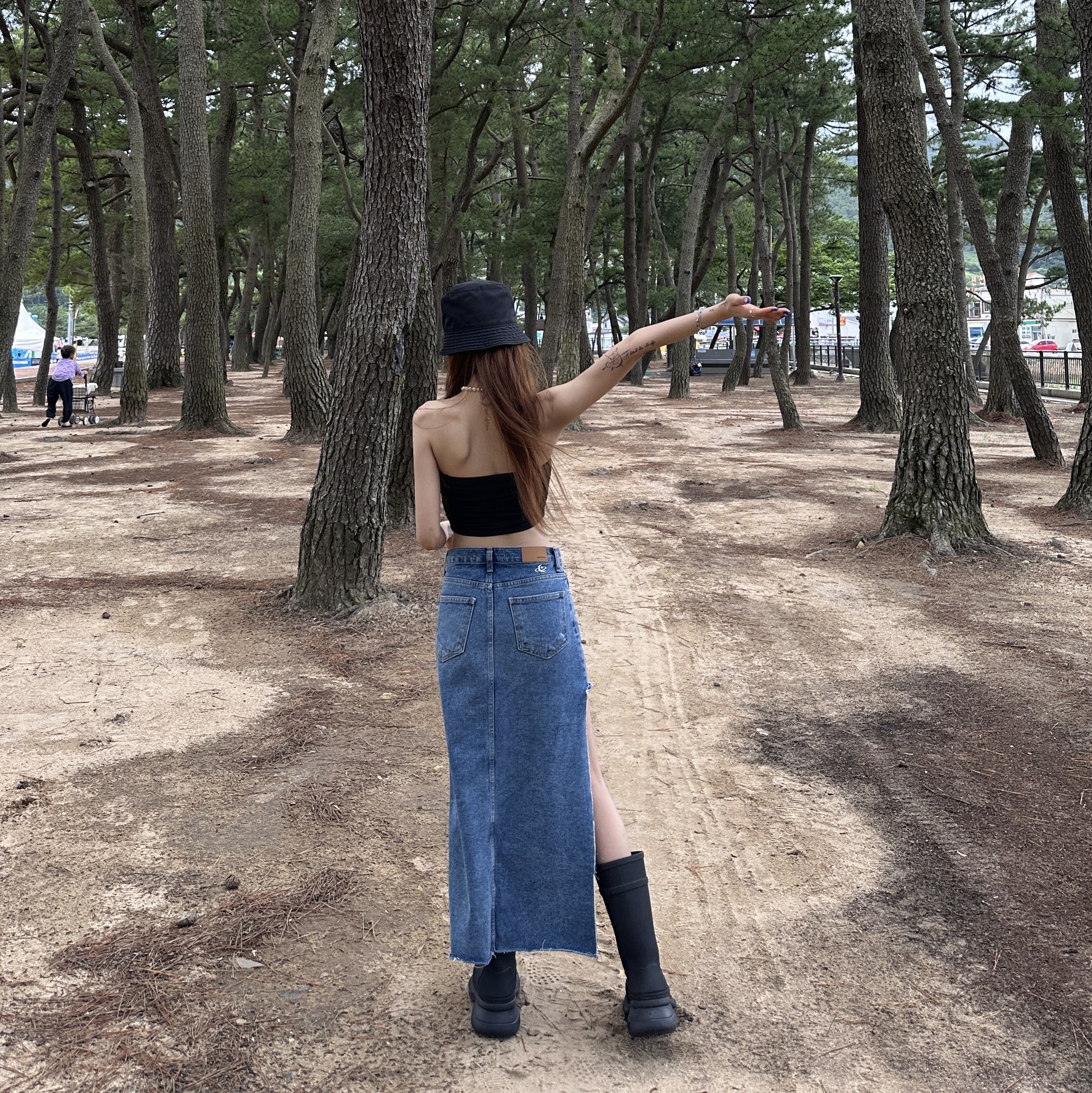 (W) Prada Re-Nylon Bucket Hat Black, Prada Re-Nylon Bucket Hat Black 착용 스타일 - 2