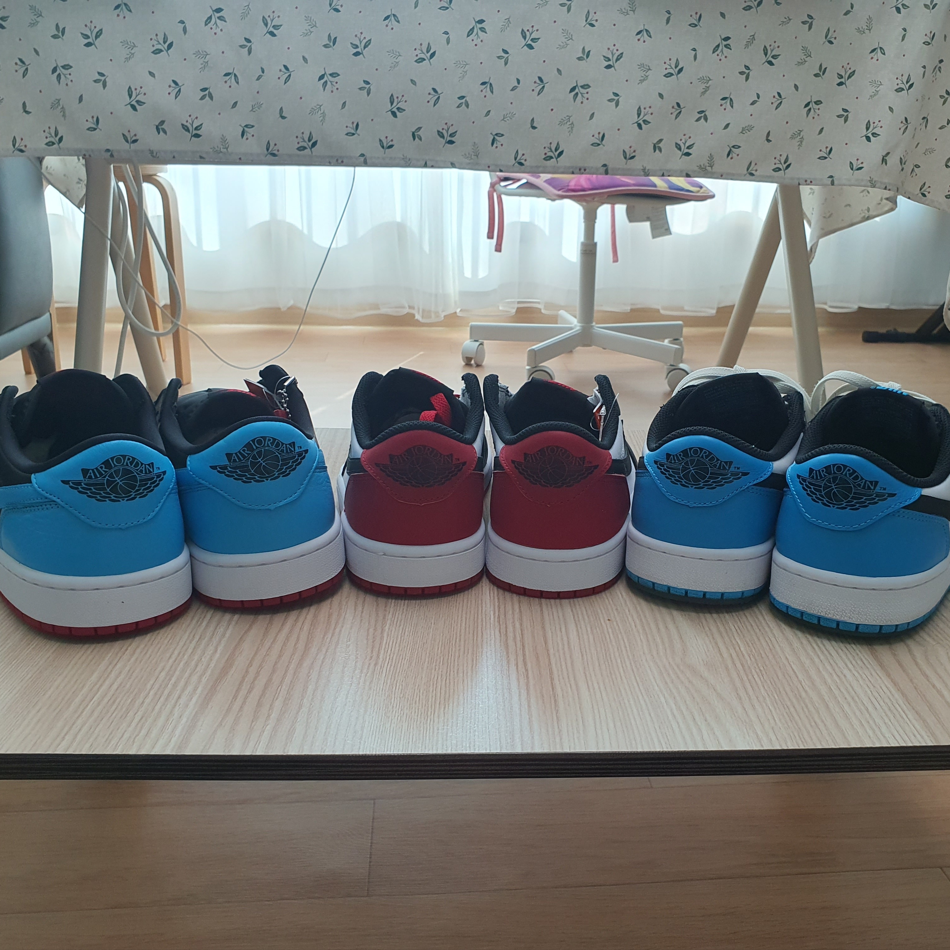 Jordan 1 Retro Low OG Black Toe, Jordan 1 Retro Low OG Black and Dark Powder Blue 착용 스타일