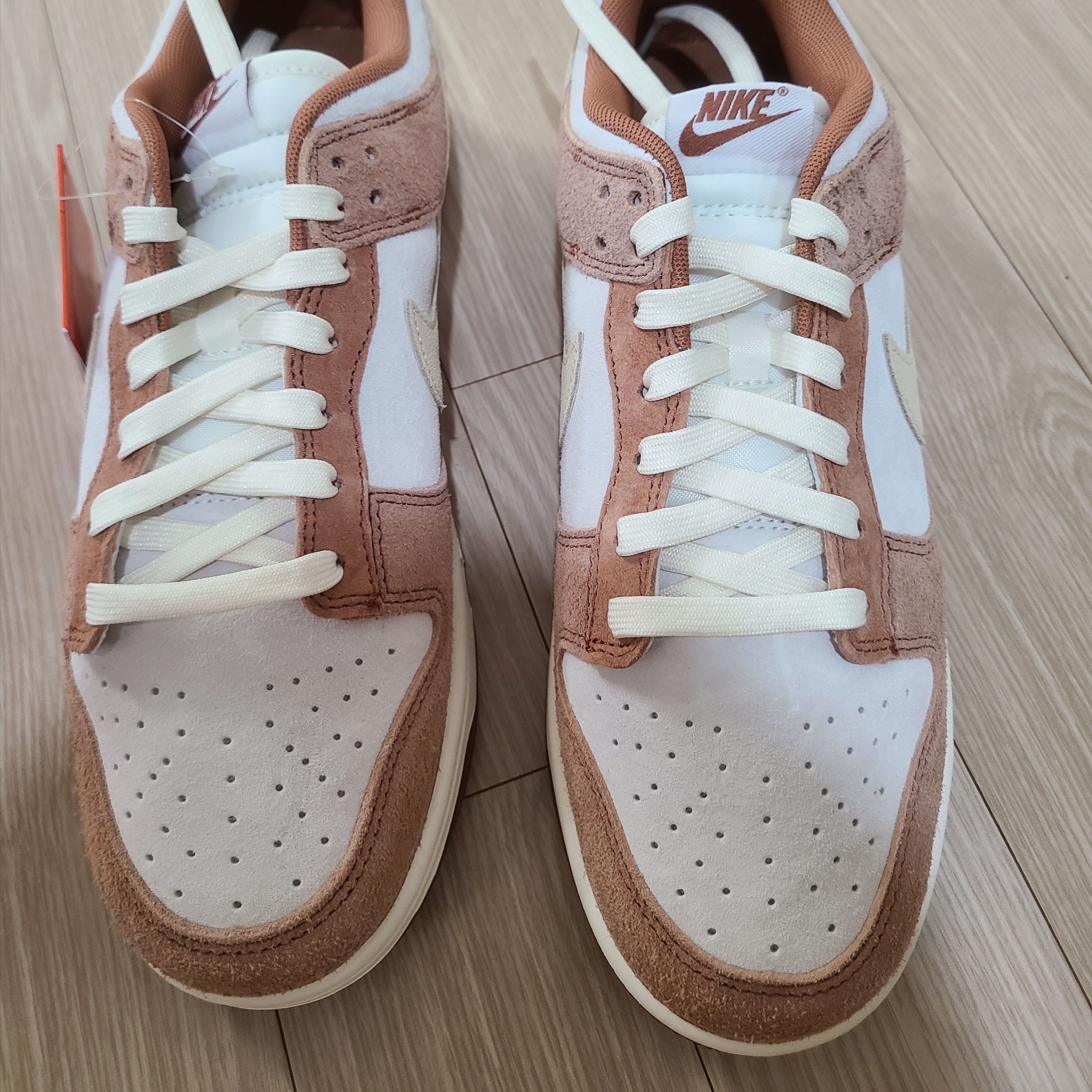Nike Dunk Low Pro Premium Medium Curry 착용 스타일 - 1
