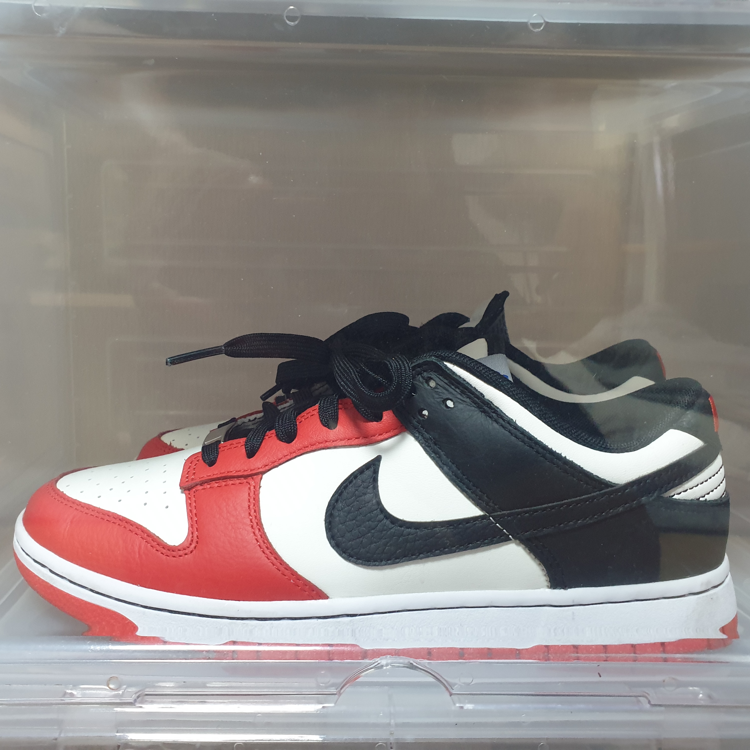 Nike x NBA Dunk Low Retro EMB Black and Chile Red 착용 스타일