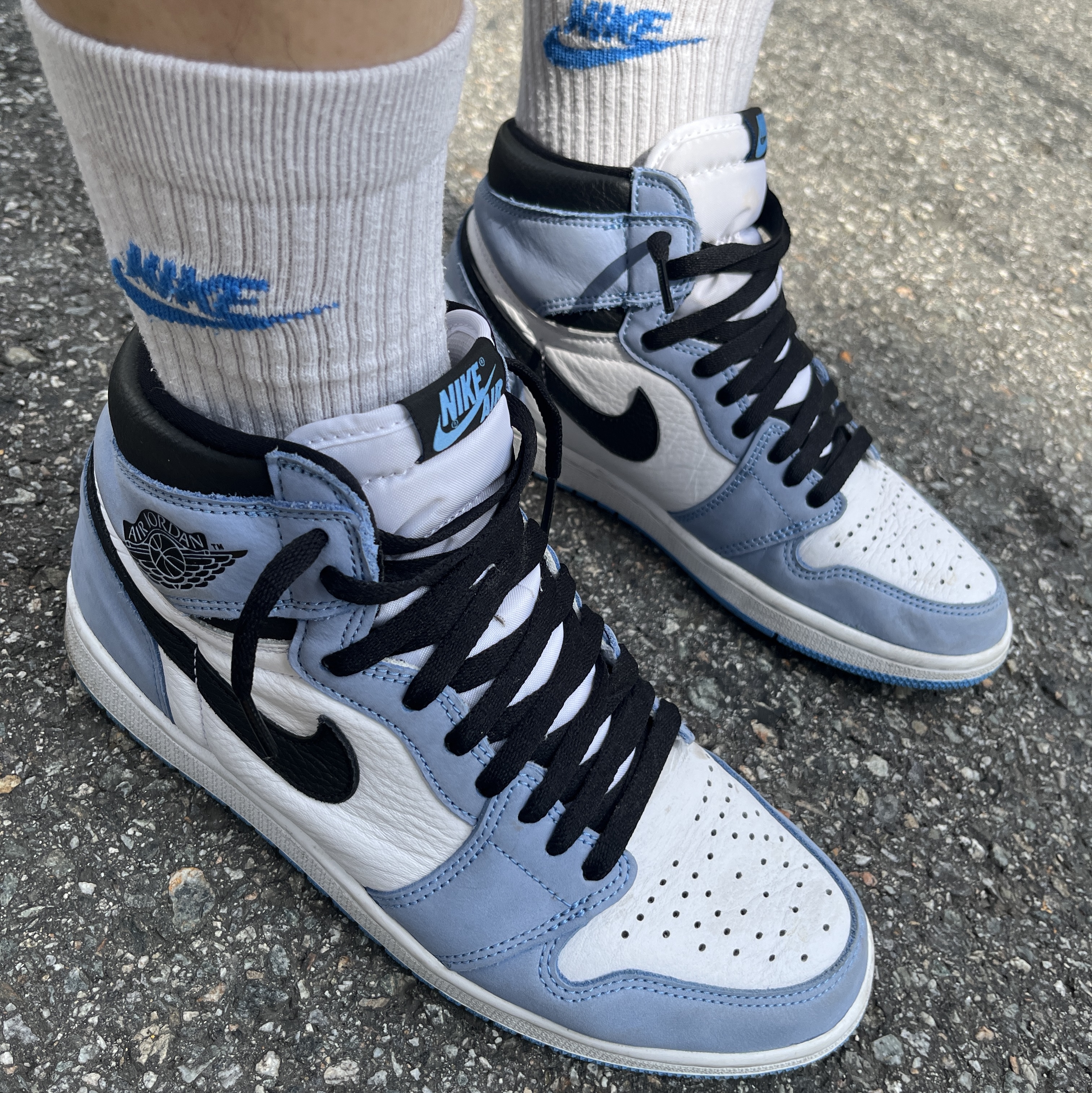 Jordan 1 Retro High OG University Blue 착용 스타일