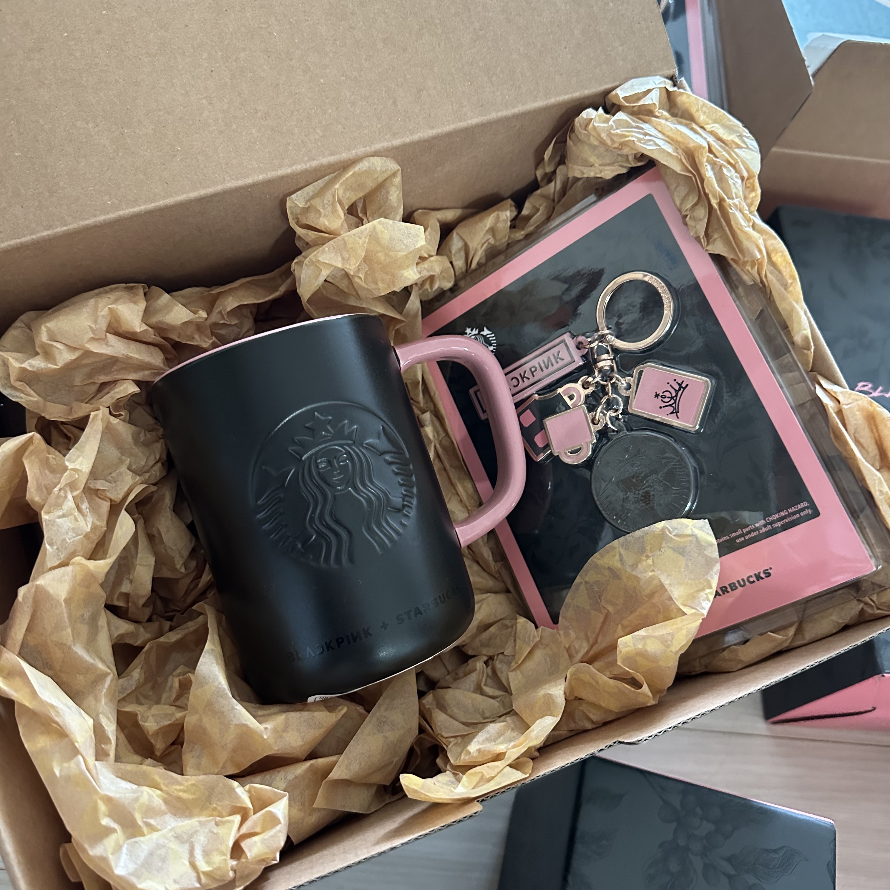 Starbucks x Blackpink SS Linestone Cold Cup 473ml, Starbucks x Blackpink SS Water Bottle 591ml 착용 스타일 - 3