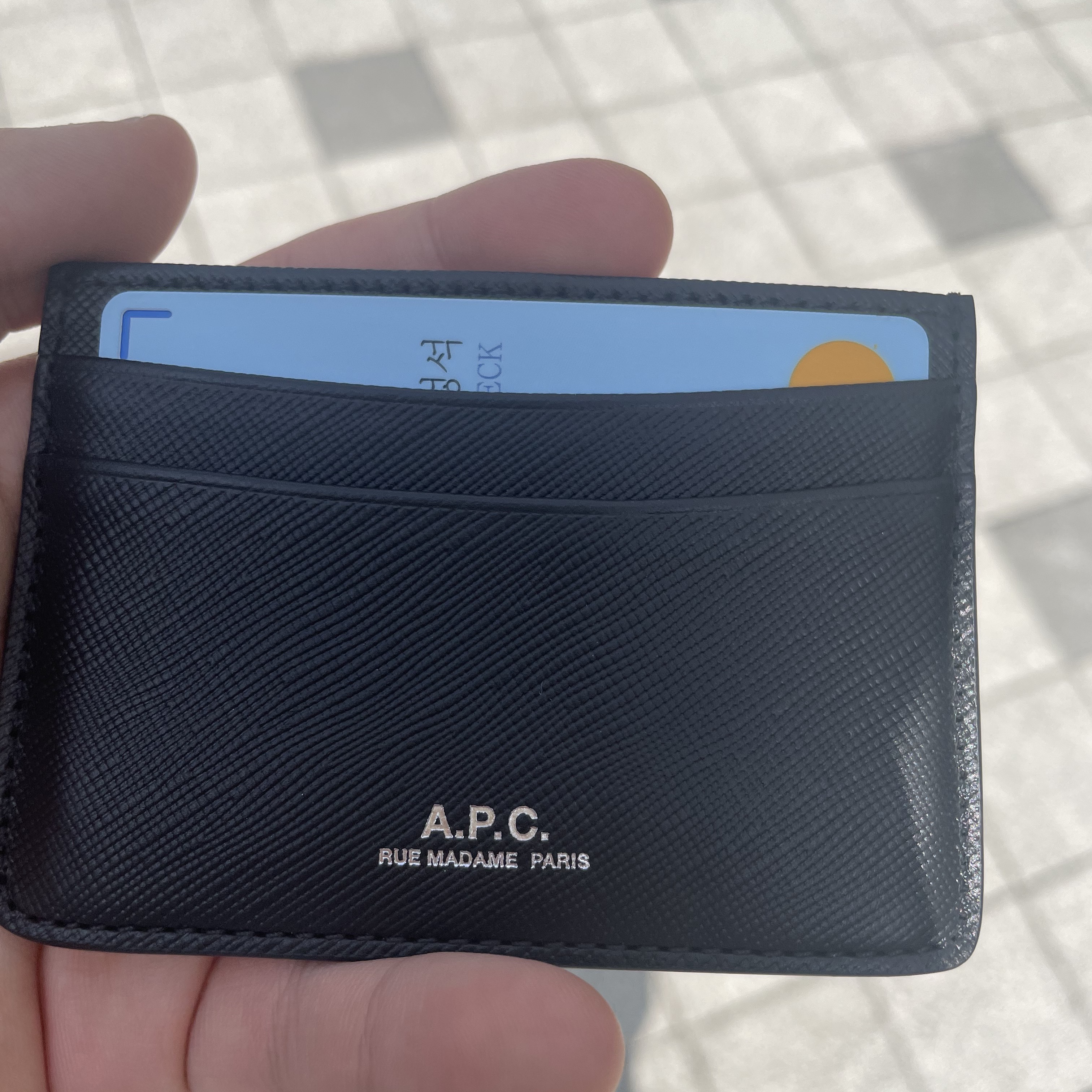 A.P.C. Andre Card Holder Black 착용 스타일