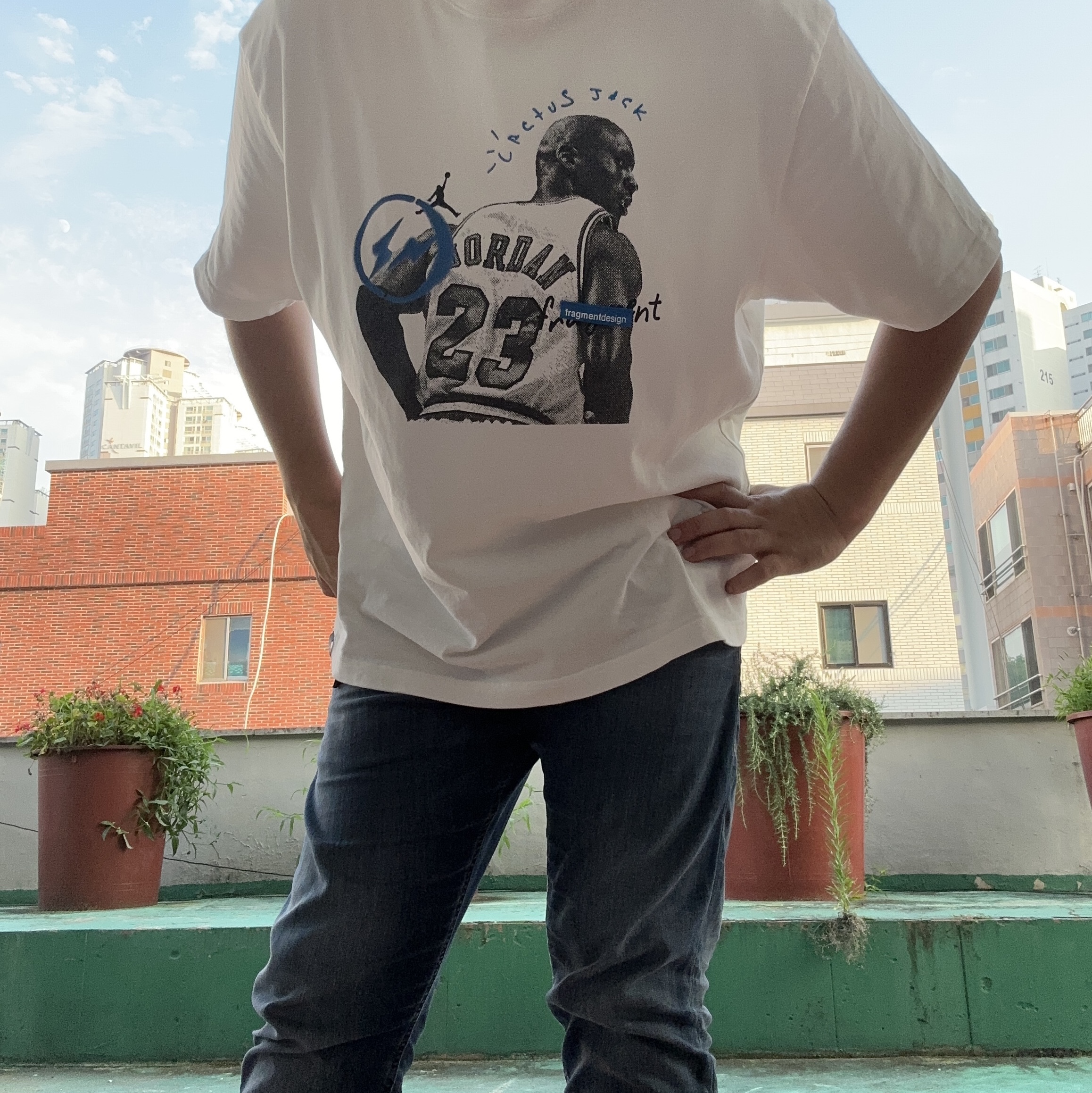 Jordan x Travis Scott x Fragment T-Shirt Sail (DJ0619-133) 착용 스타일 - 1