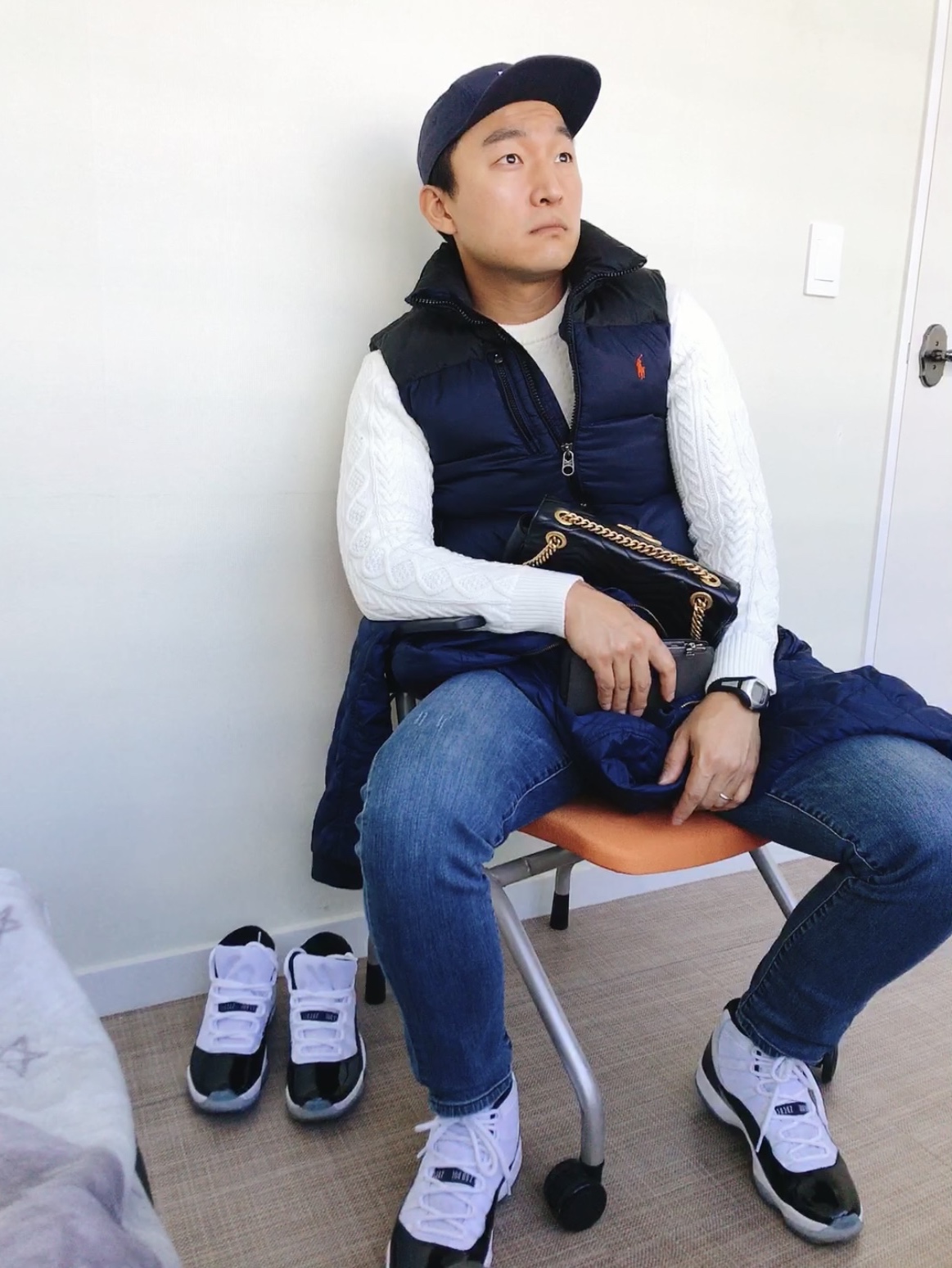 Jordan 11 Retro Concord 2018, Gucci GG Marmont Matelasse Medium Shoulder Bag Black 착용 스타일