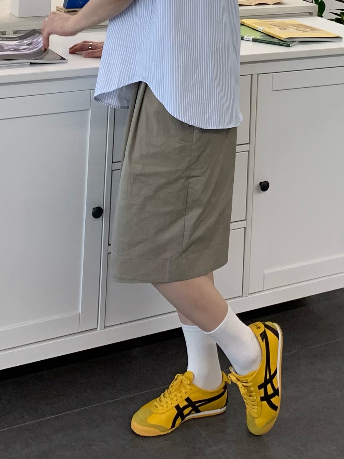 Onitsuka Tiger Mexico 66 Yellow Black 착용 스타일 - 5