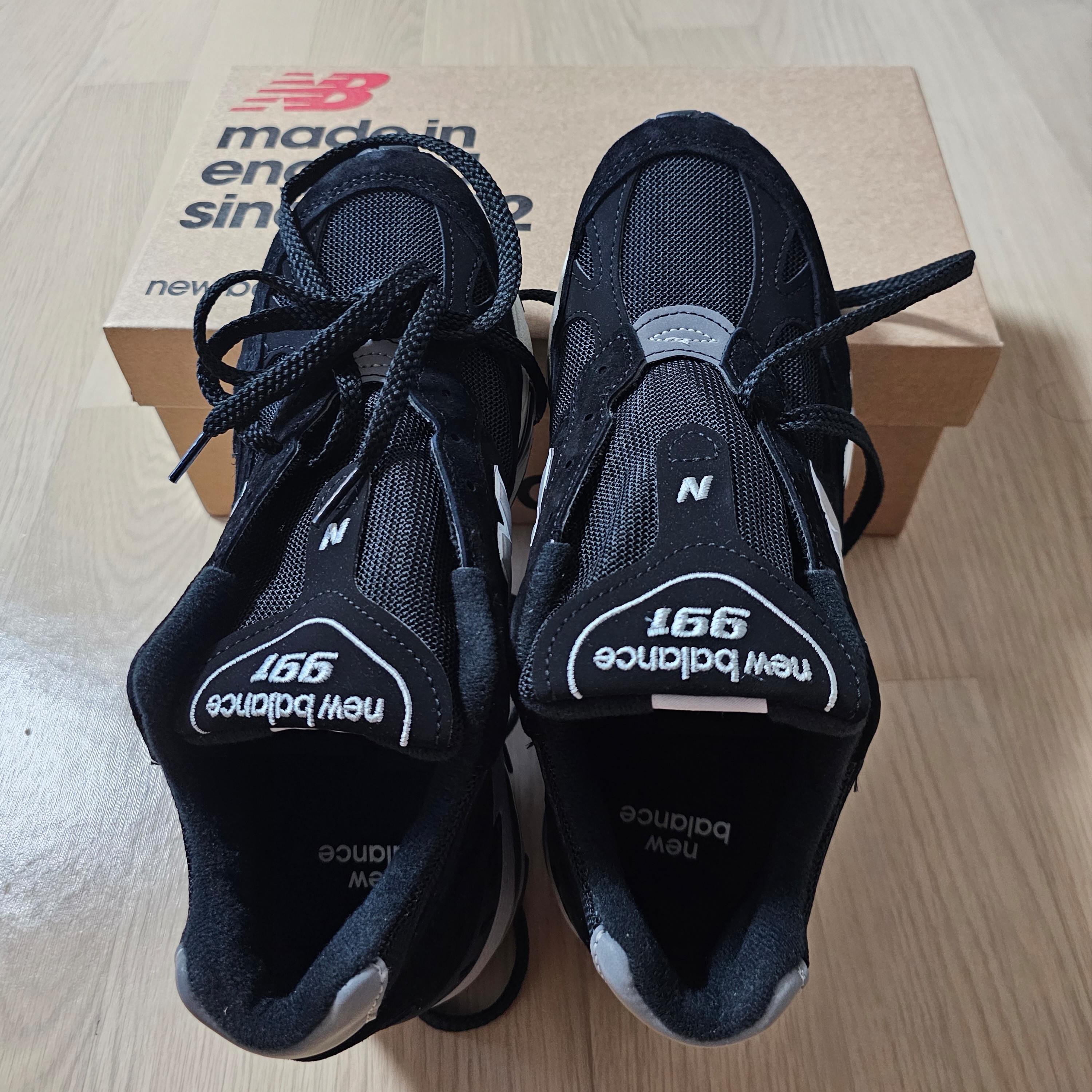 New Balance 991 Made in UK Black Silver 착용 스타일