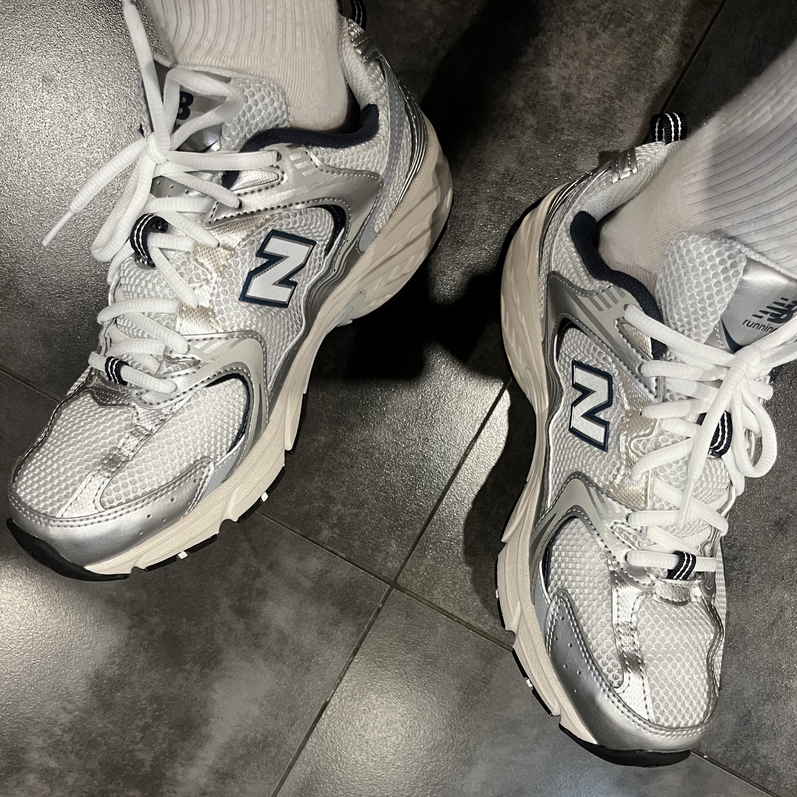 New Balance 530 Steel Grey 착용 스타일