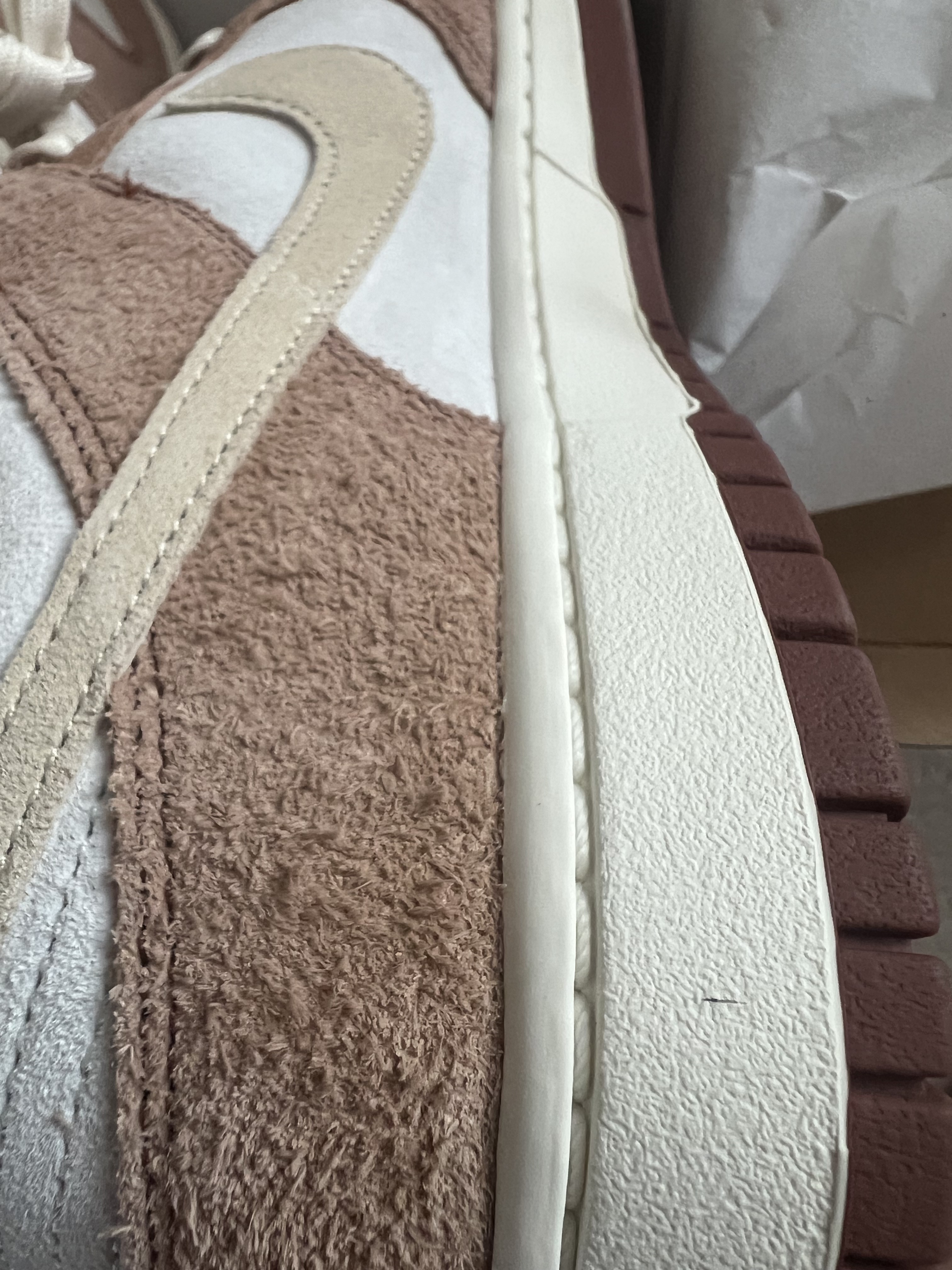 Nike Dunk Low Pro Premium Medium Curry, Jordan 1 Retro Low OG Black Toe 착용 스타일 - 3
