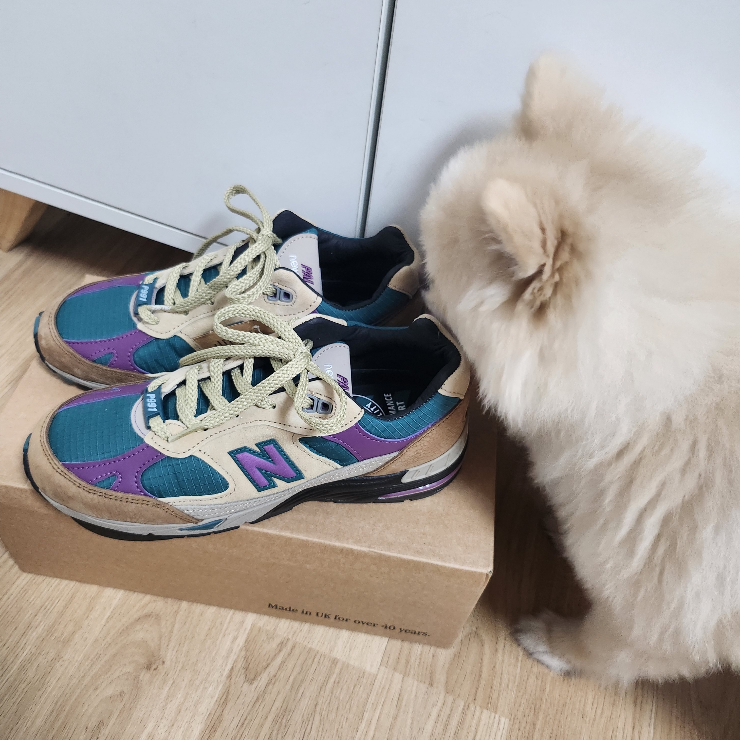 (W) New Balance x Palace 991 Made in UK Taos Taupe Grape Juice 착용 스타일 - 3
