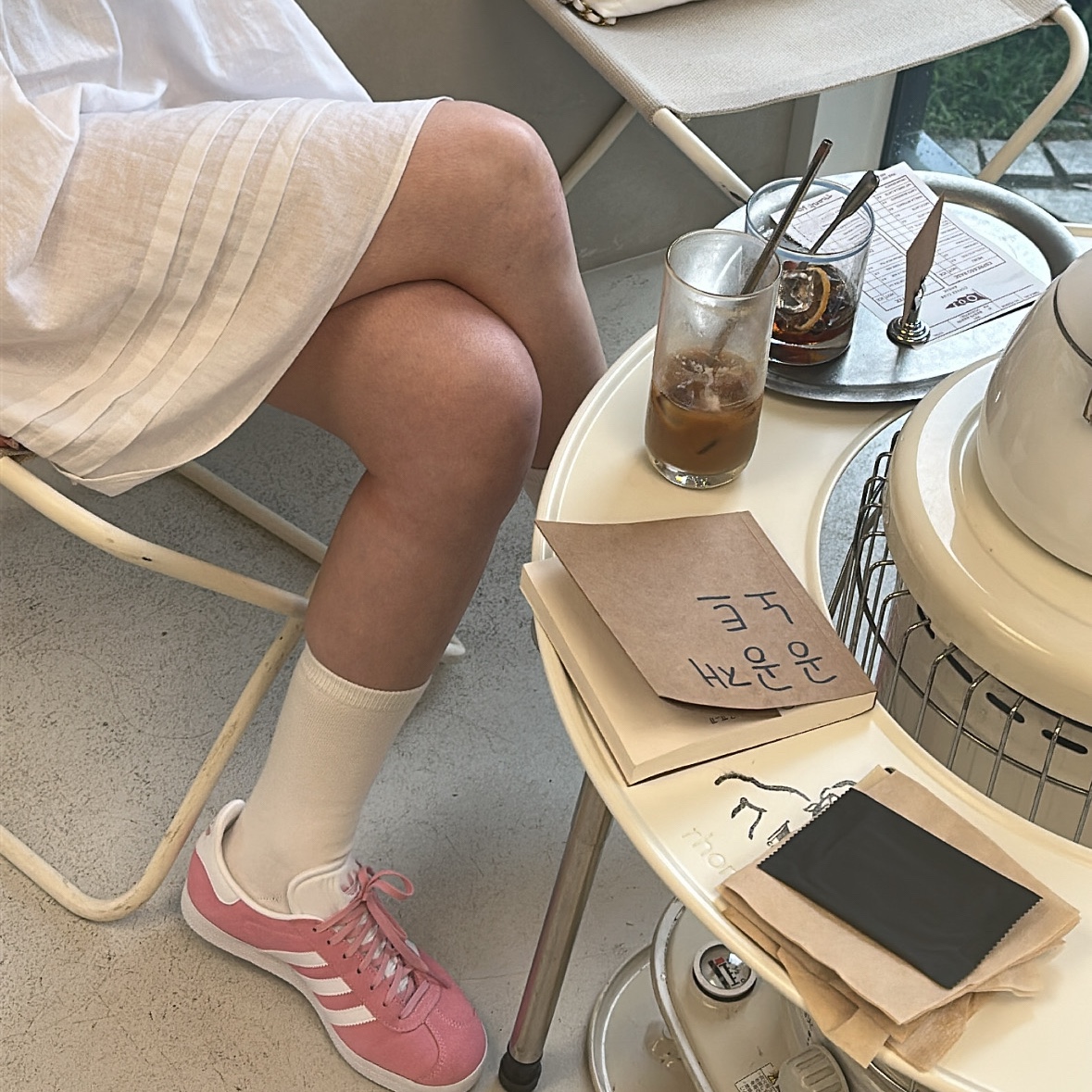 (W) Adidas Gazelle Cloud White Pink Glow 착용 스타일 - 3