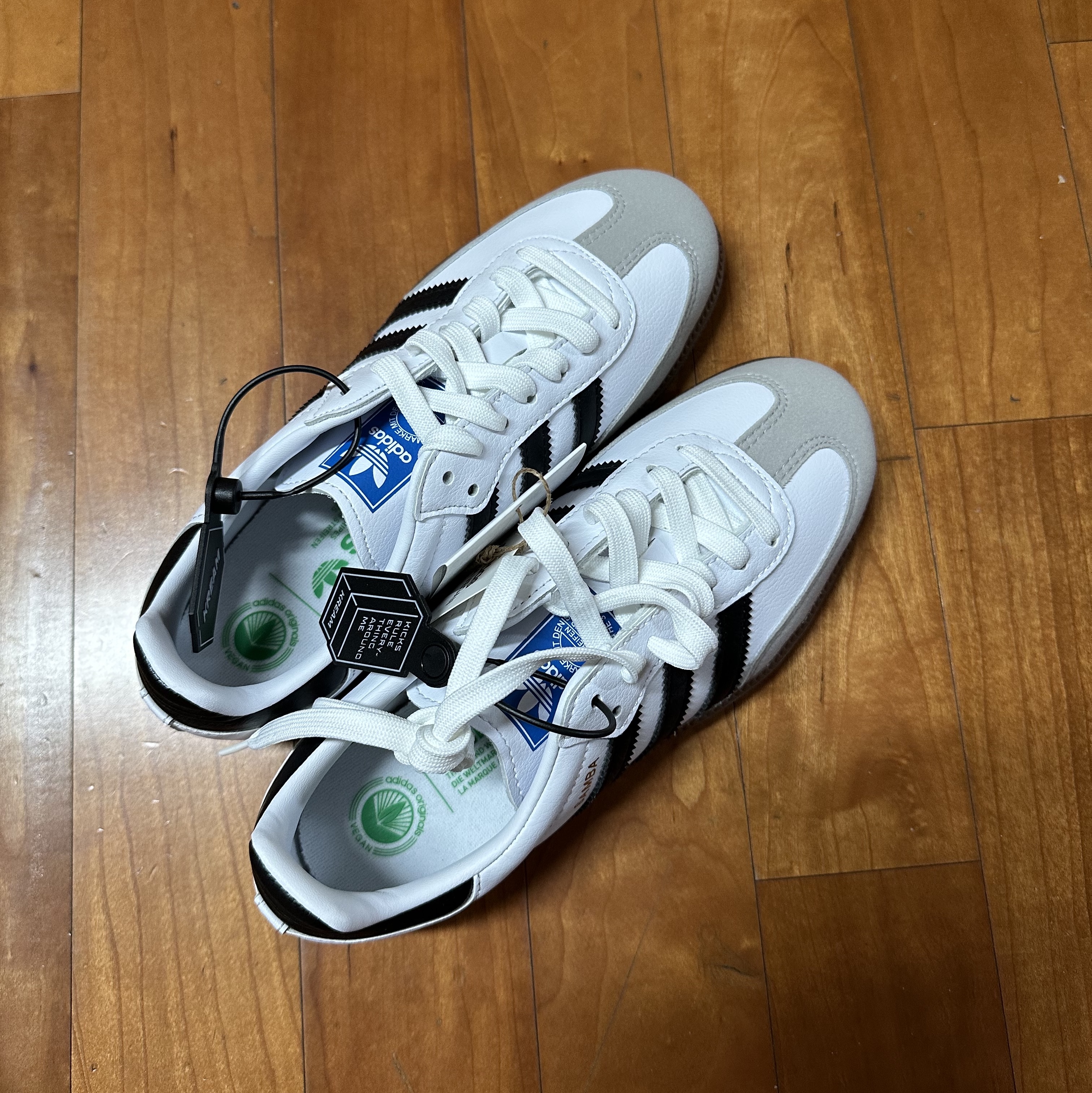 Adidas Samba Vegan White Black 착용 스타일 - 2