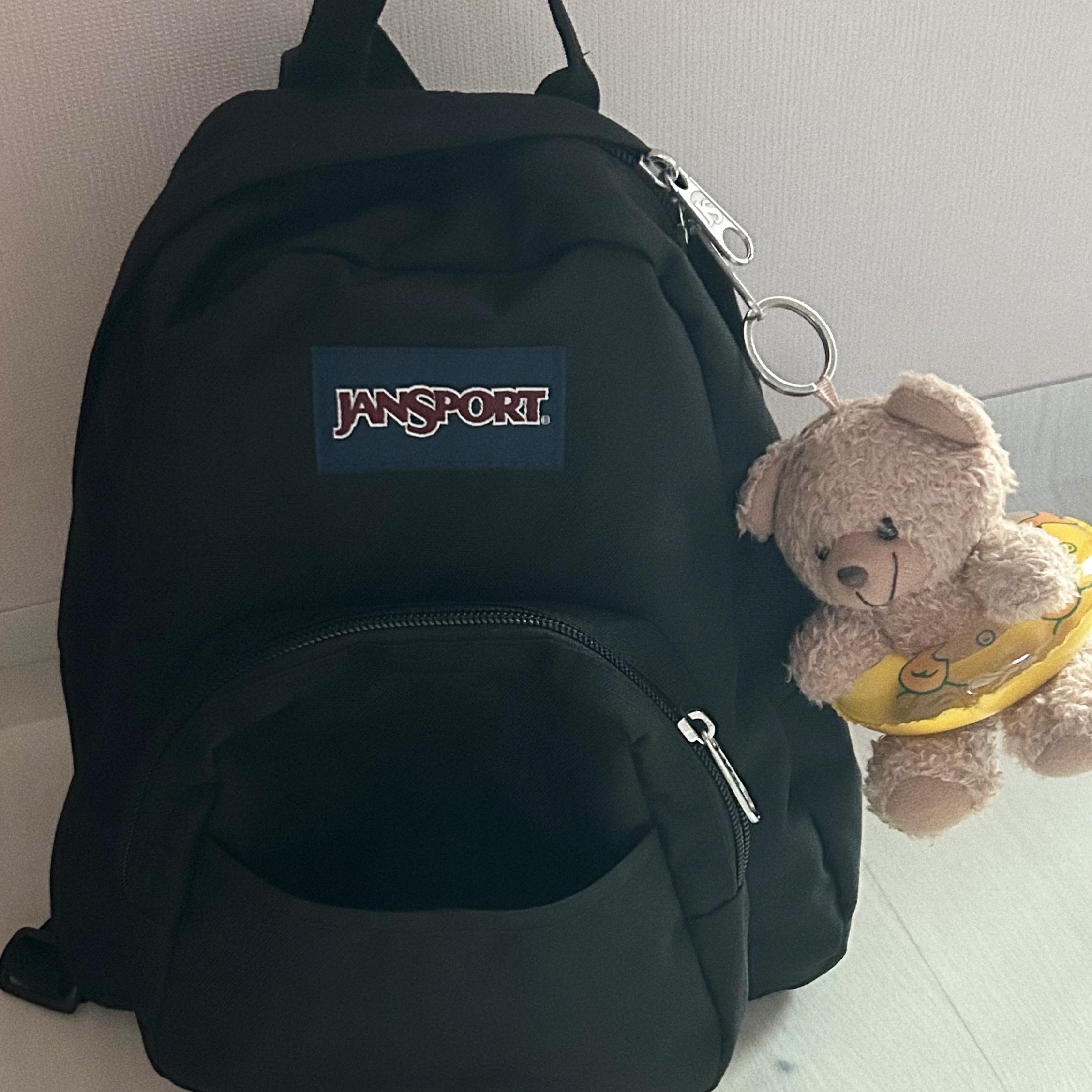 Jansport Half Pint Mini Backpack Black 착용 스타일