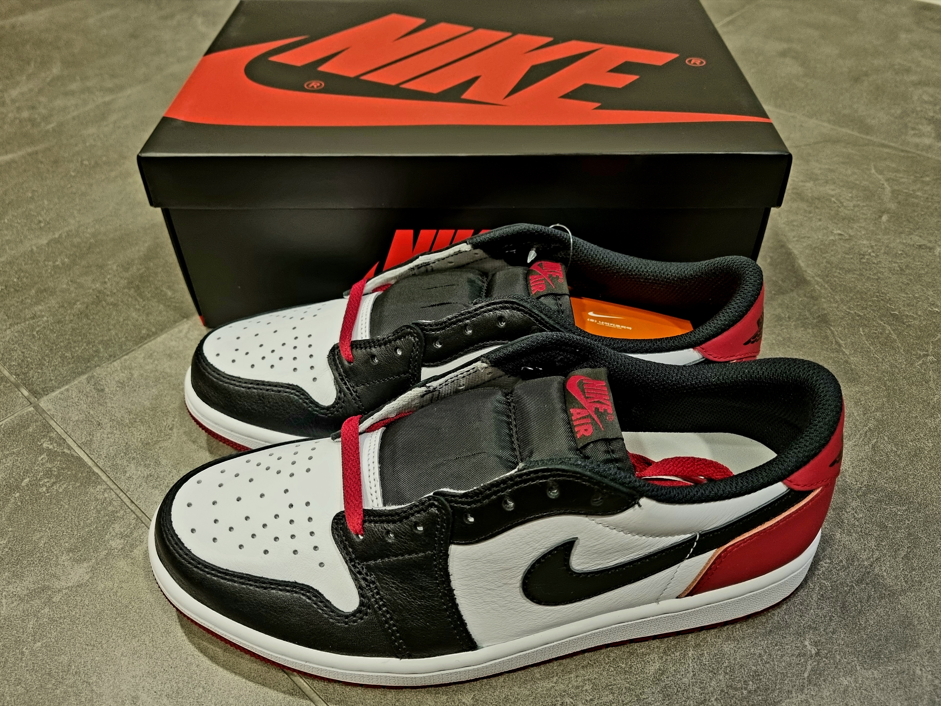 Jordan 1 Retro Low OG Black Toe 착용 스타일 - 5