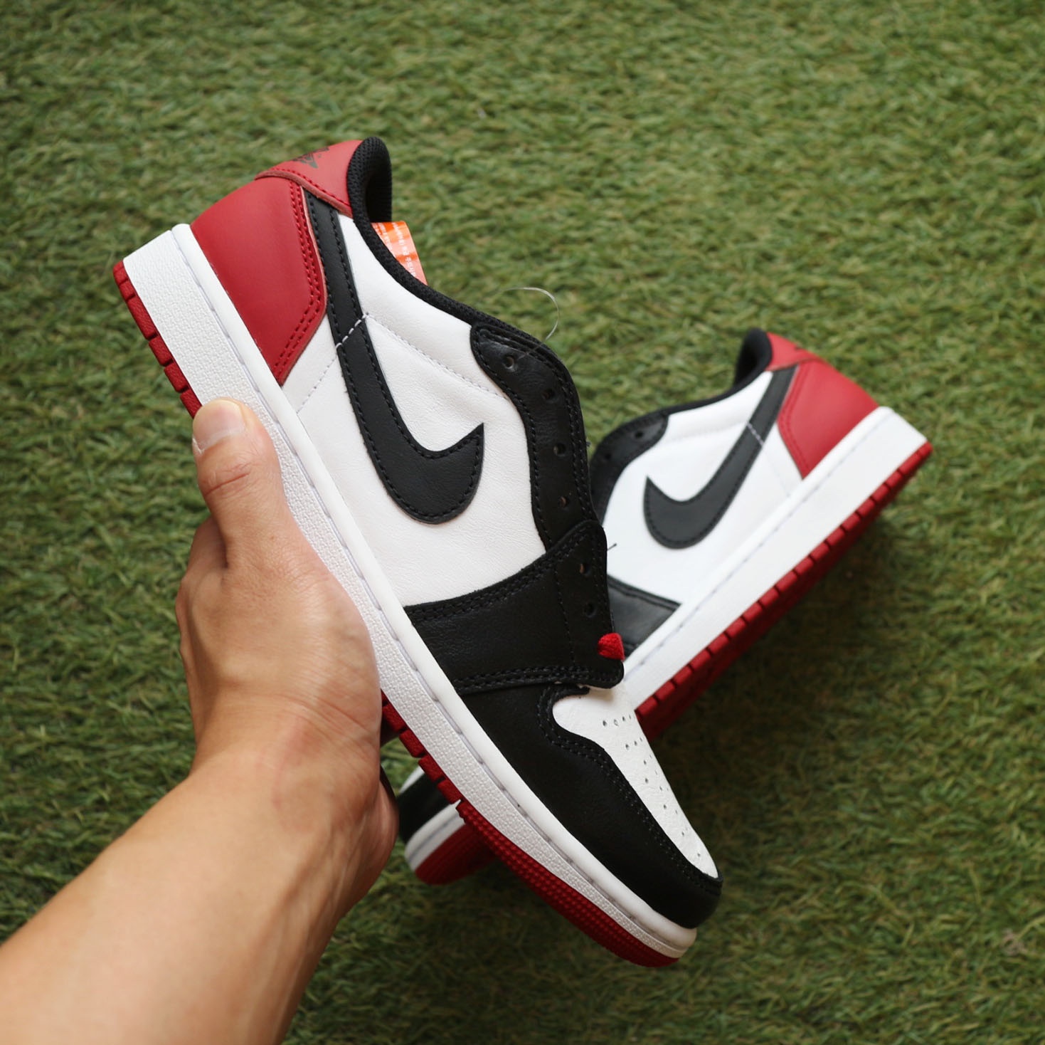Jordan 1 Retro Low OG Black Toe 착용 스타일 - 2