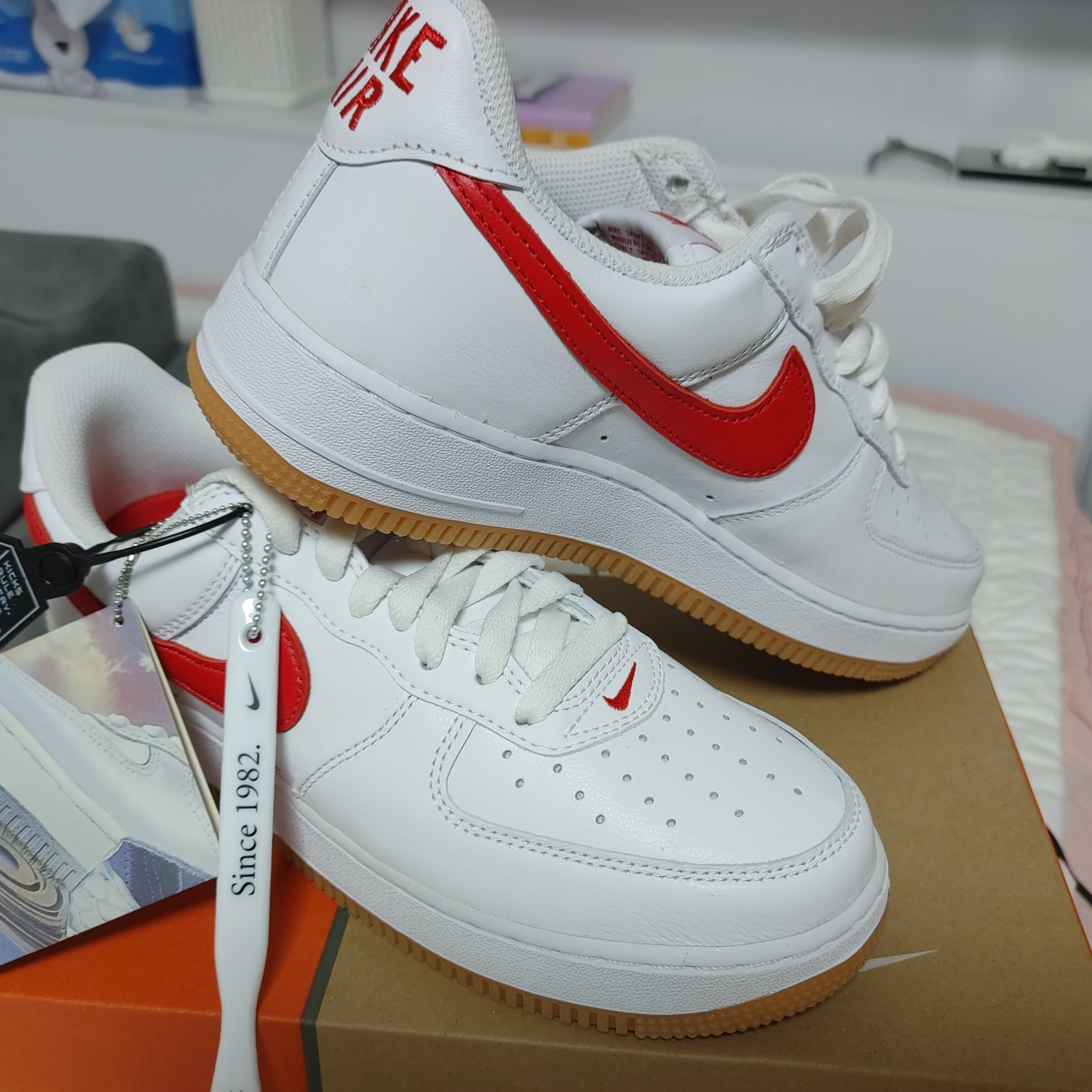 Nike Air Force 1 Low Retro Color of the Month University Red 착용 스타일 - 1