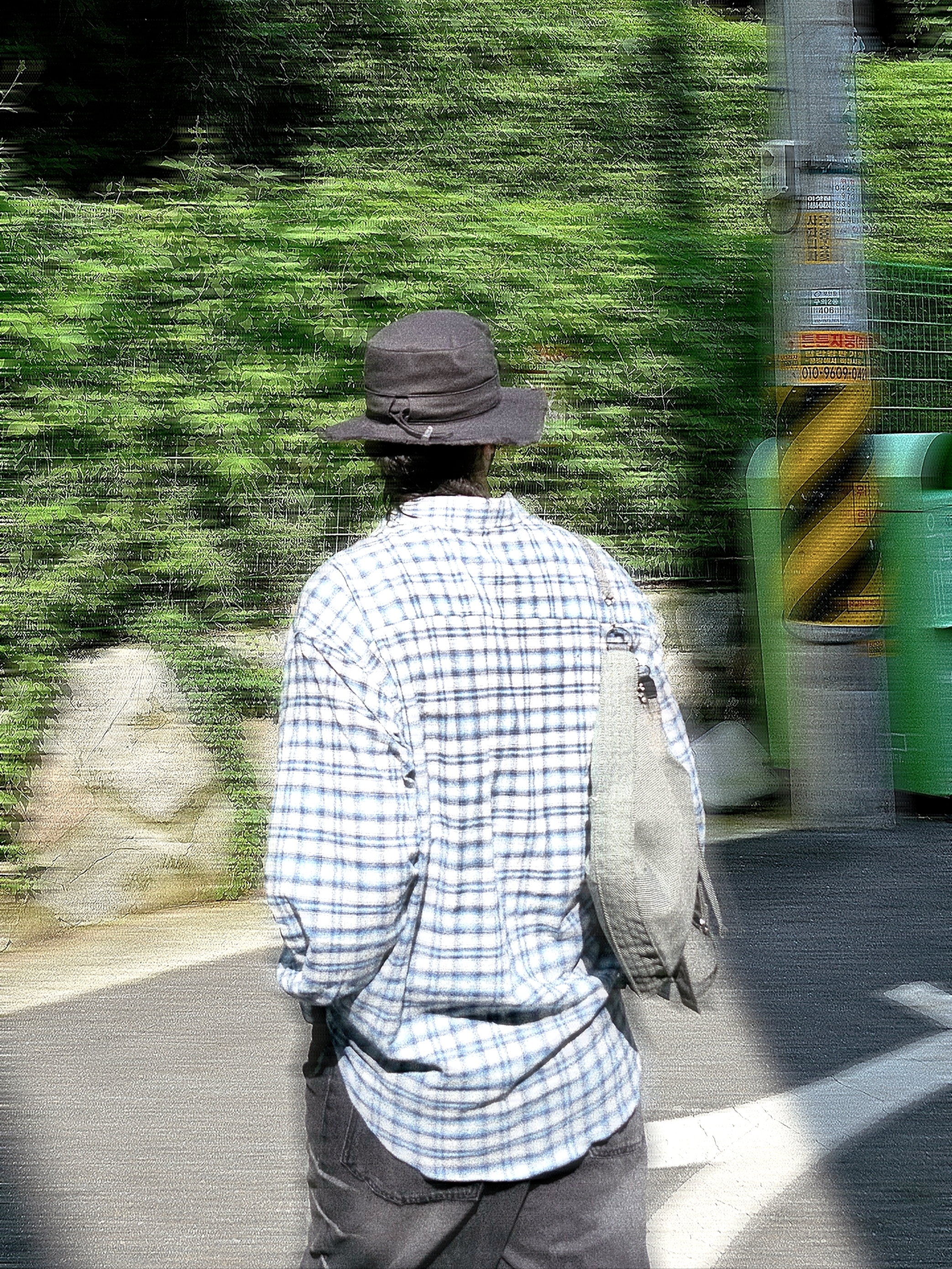 Jacquemus Le Bob Artichaut Bucket Hat Black, Nike Air Force 1 Mid '07 WB Flax 착용 스타일 - 5