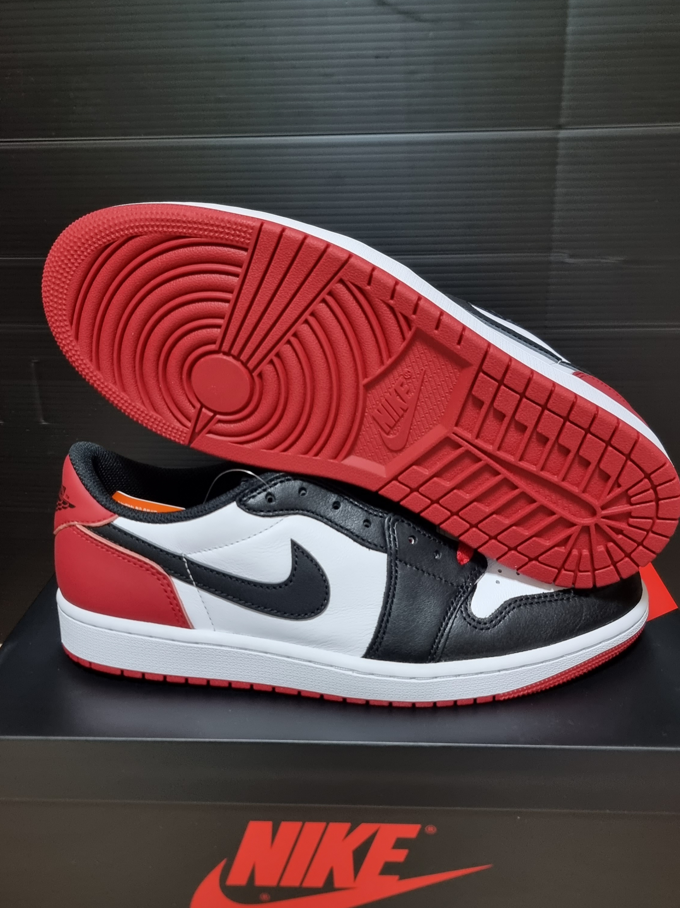 Jordan 1 Retro Low OG Black Toe 착용 스타일 - 5