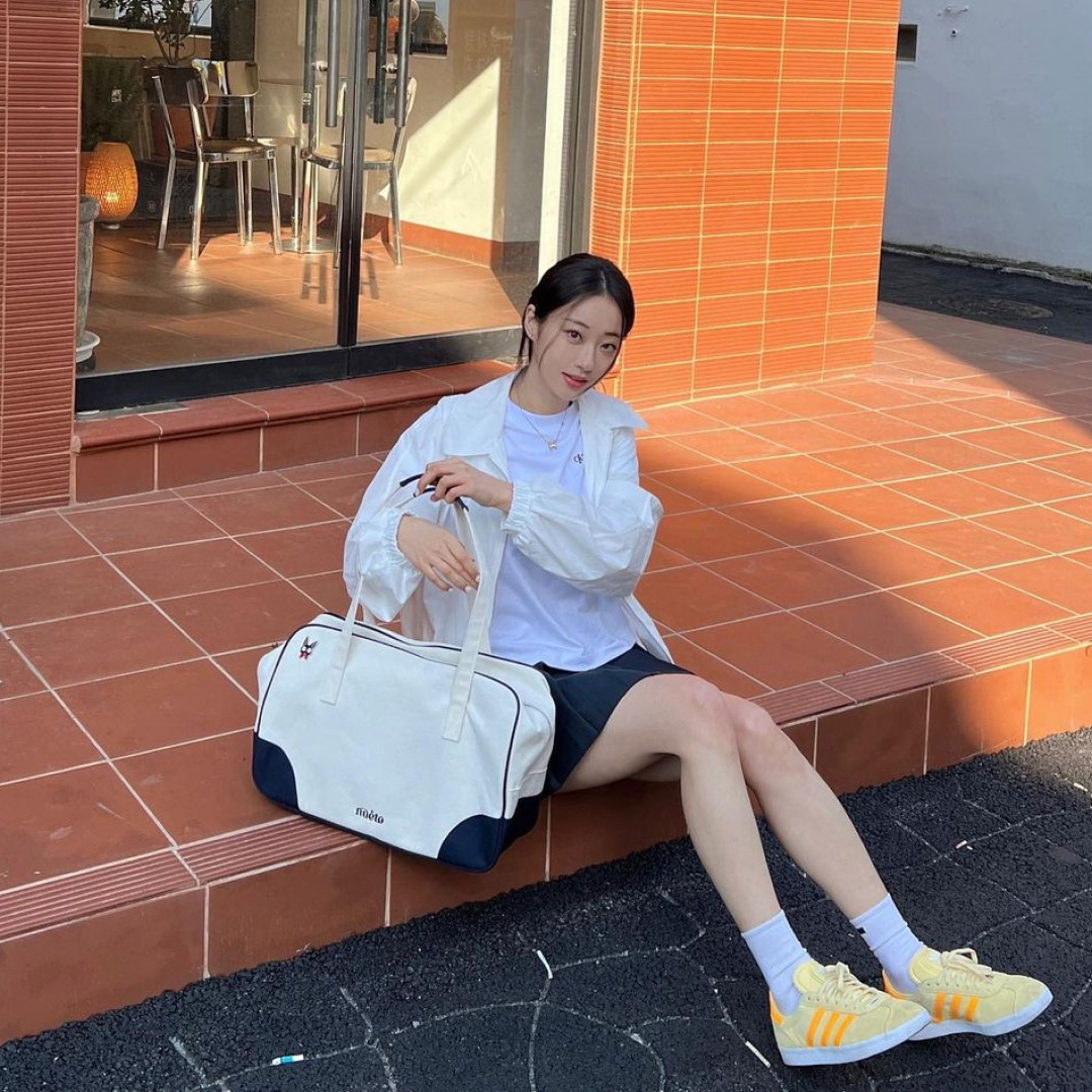 (W) Adidas Gazelle Almost Yellow Solar Gold 착용 스타일 - 2
