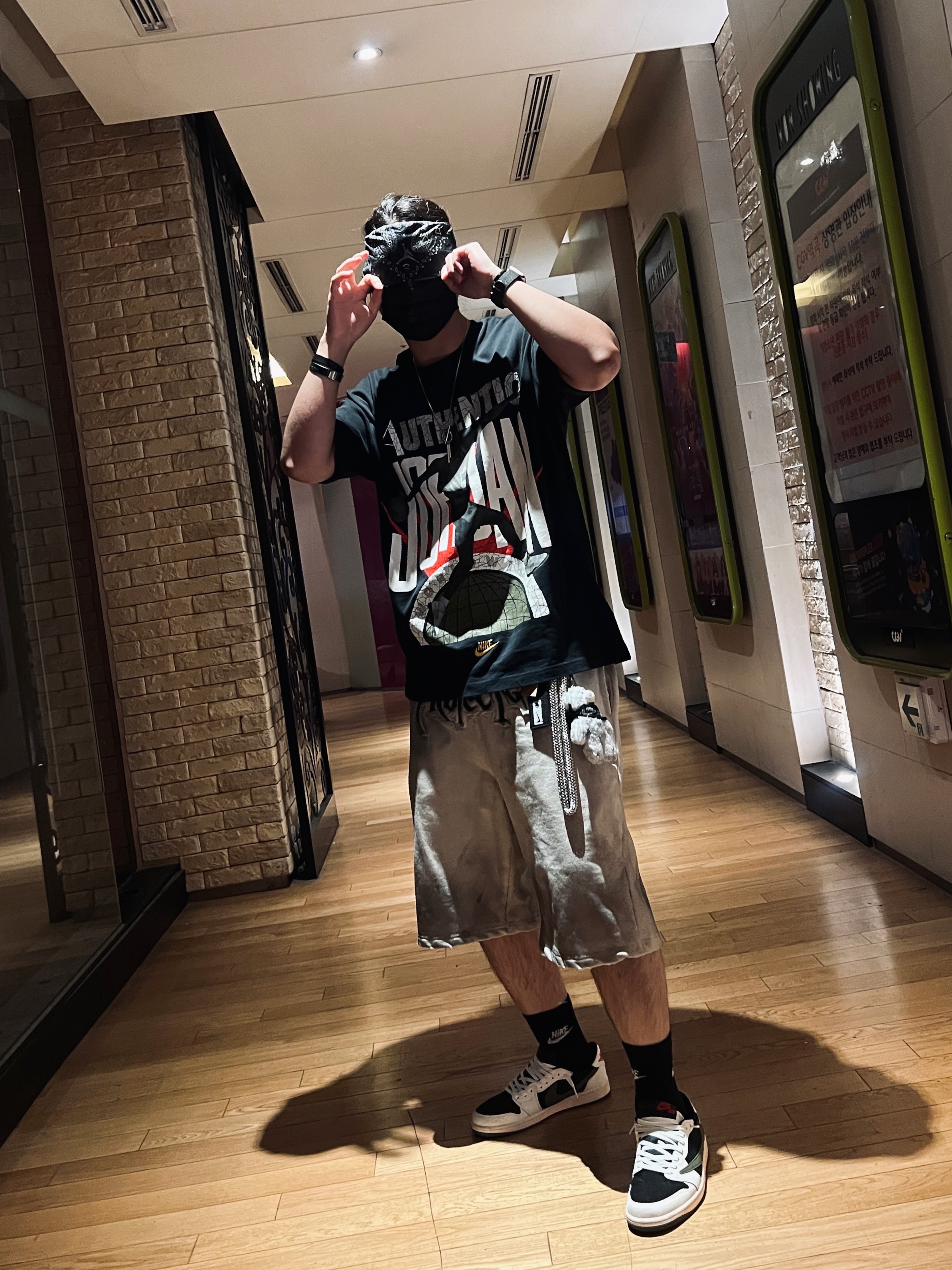 Jordan 1 x Travis Scott Retro Low OG SP Black Phantom, Project G/R Furious Logo Applique Shorts Grey - 10 Corso Como Exclusive 착용 스타일 - 1