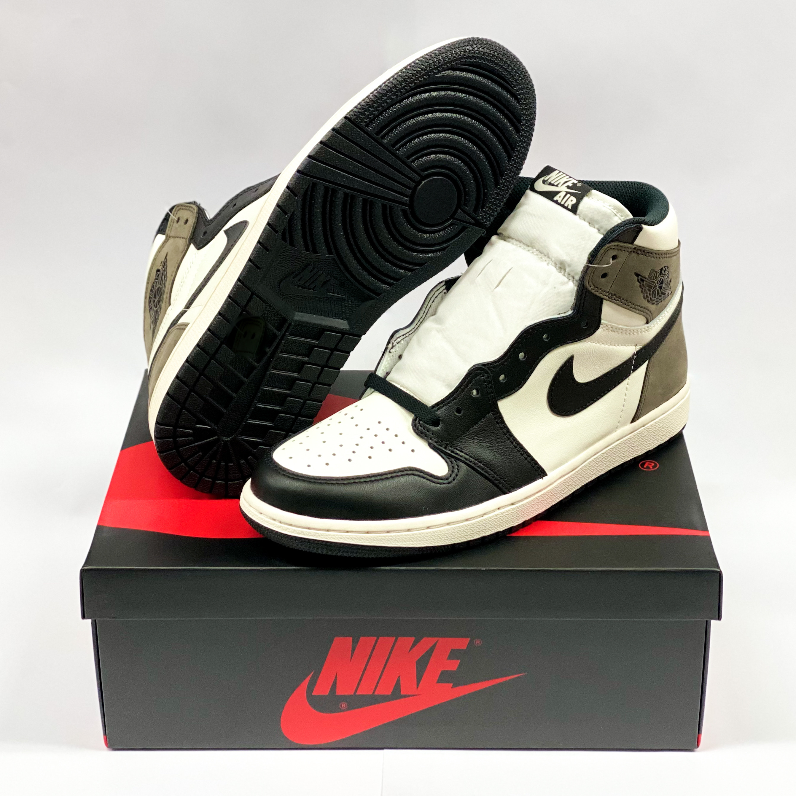 Jordan 1 Retro High OG Black Mocha 착용 스타일 - 1