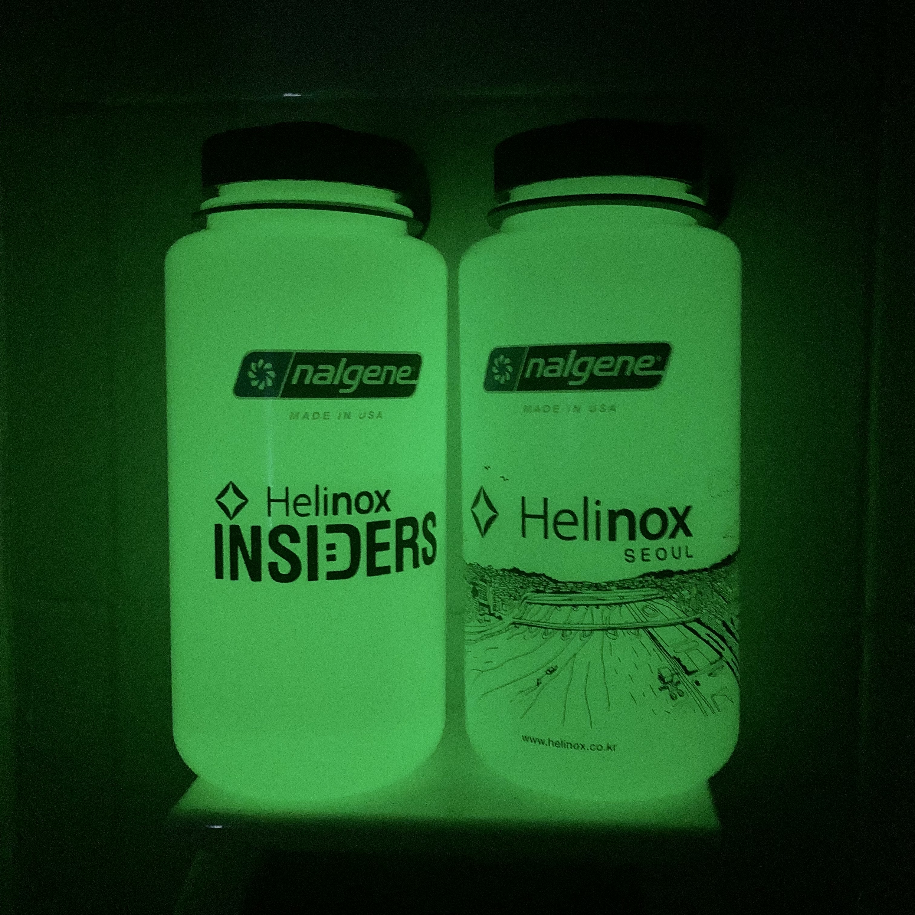 Helinox Glow Edition Nalgene Bottle 1L Seoul Glow Green 착용 스타일