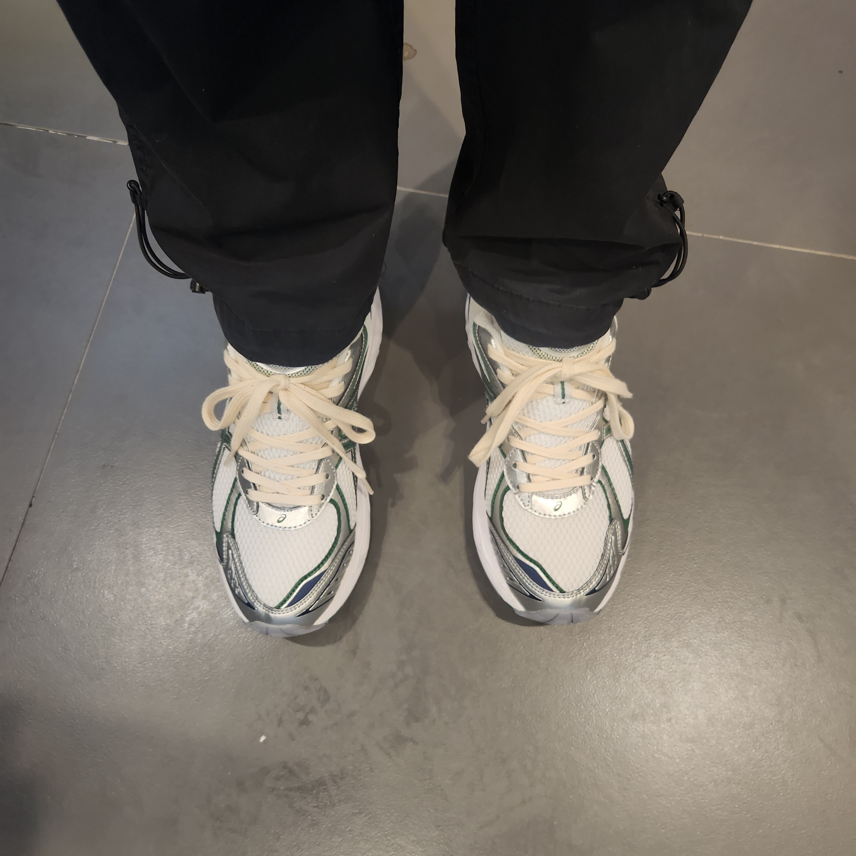 Asics GT-2160 White Shamrock Green 착용 스타일 - 1