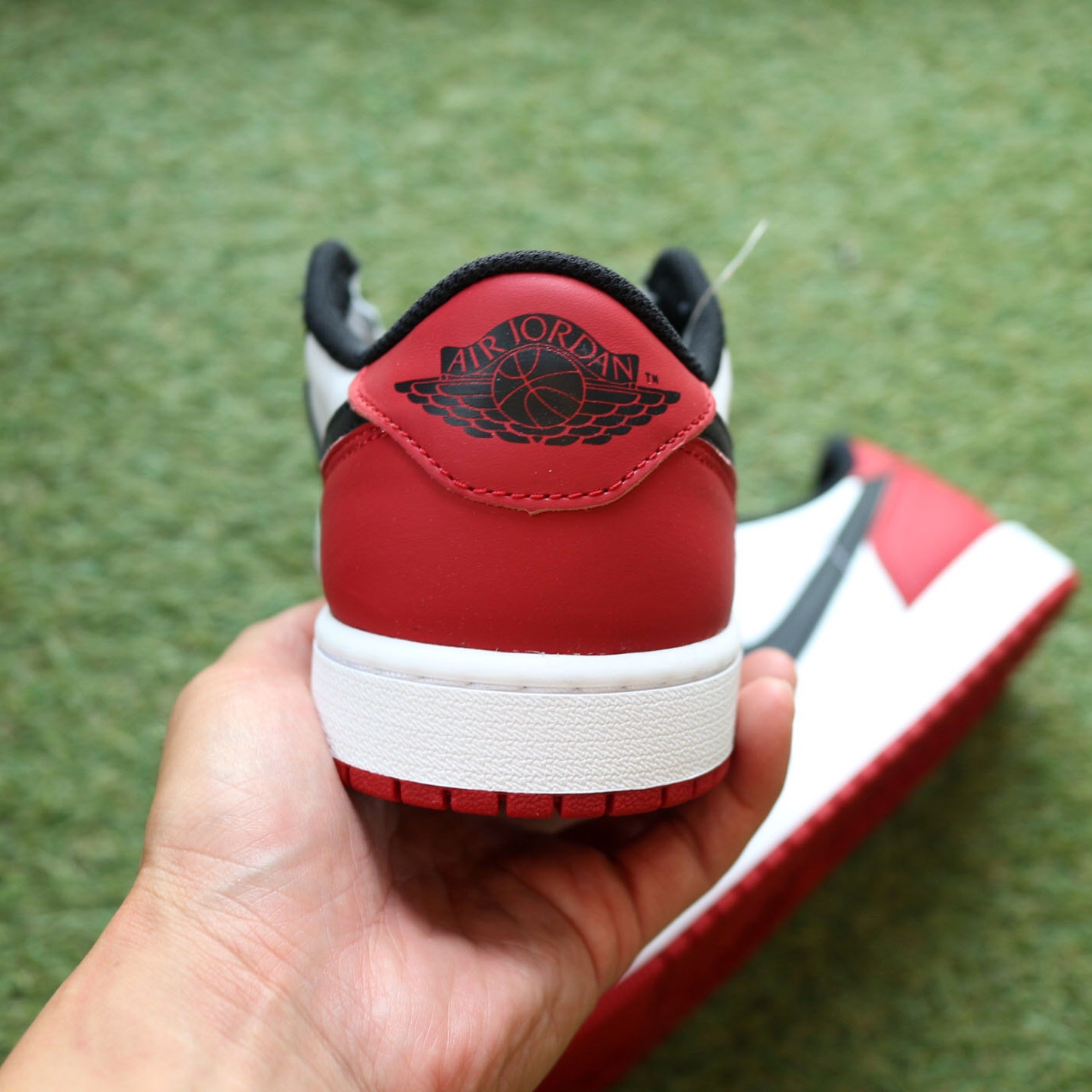 Jordan 1 Retro Low OG Black Toe 착용 스타일 - 5