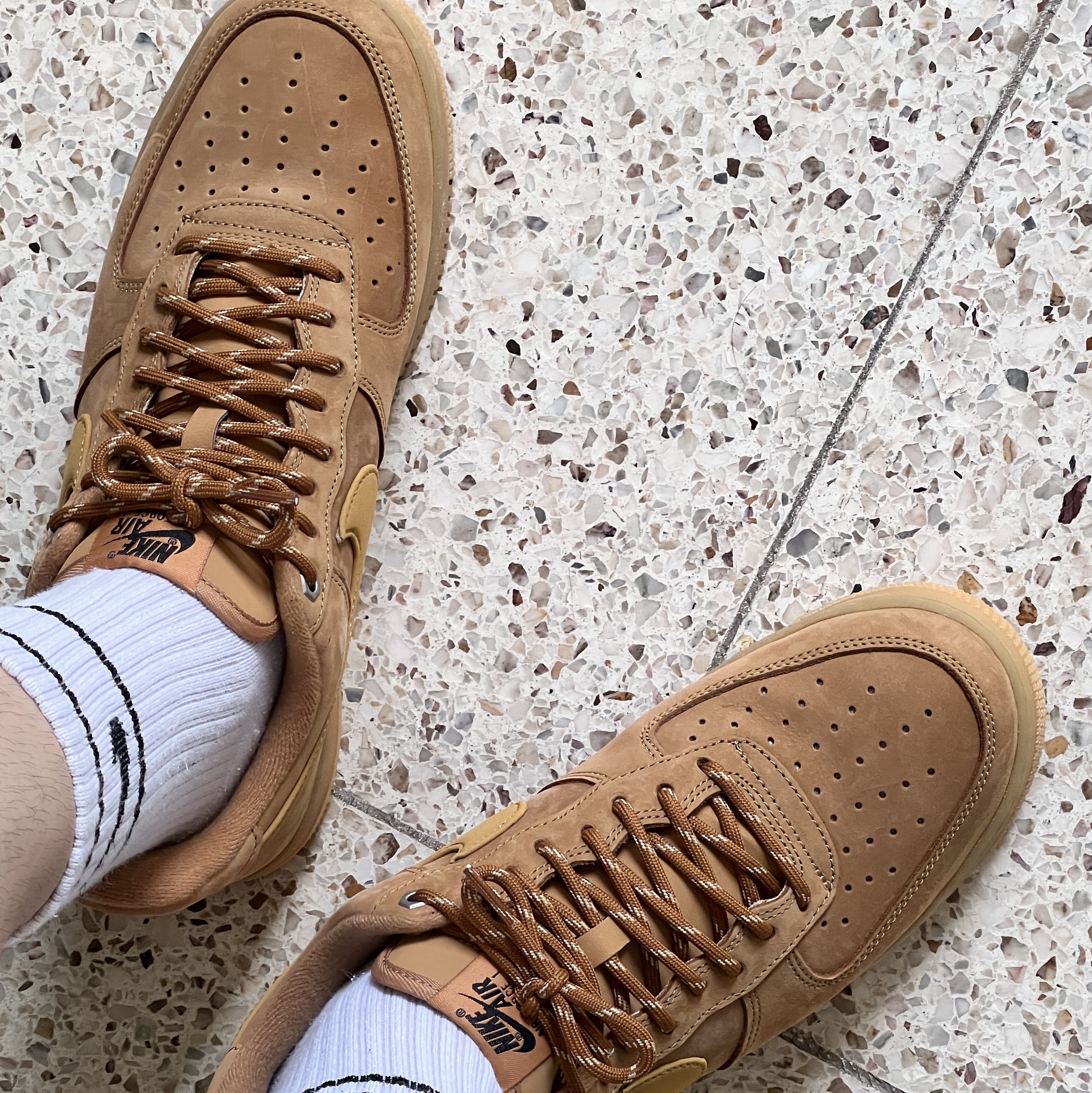 Nike Air Force 1 '07 WB Flax 착용 스타일
