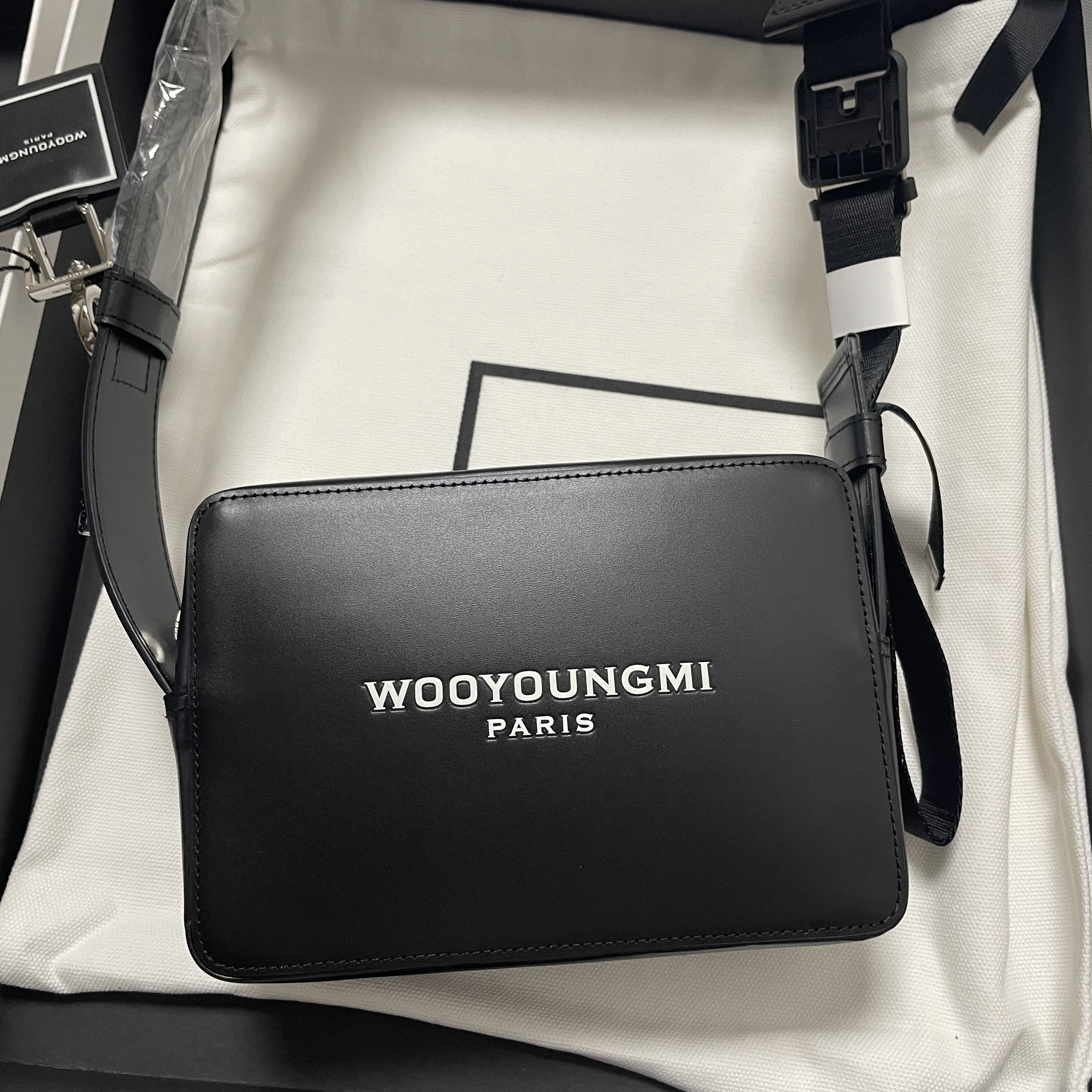 Wooyoungmi Square Mini Bag Black 착용 스타일