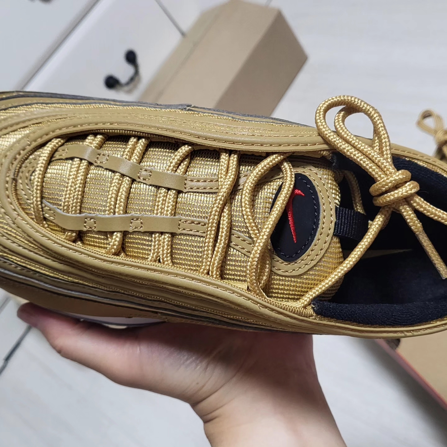 Nike Air Max 97 OG Metallic Gold 2023 착용 스타일 - 2
