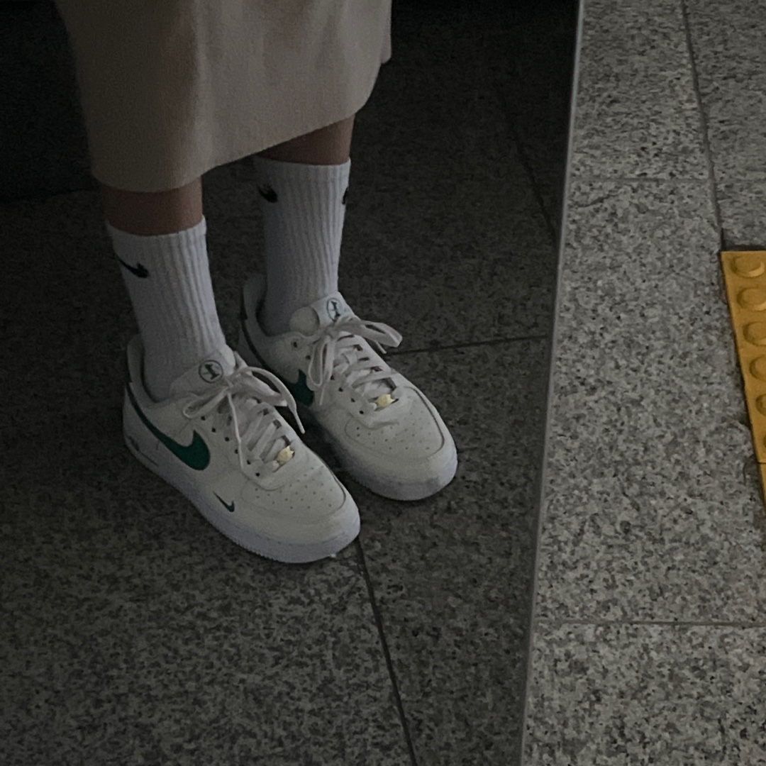 Nike Air Force 1 '07 LV8 40th Anniversary Join Forces Sail Malachite 착용 스타일 - 1